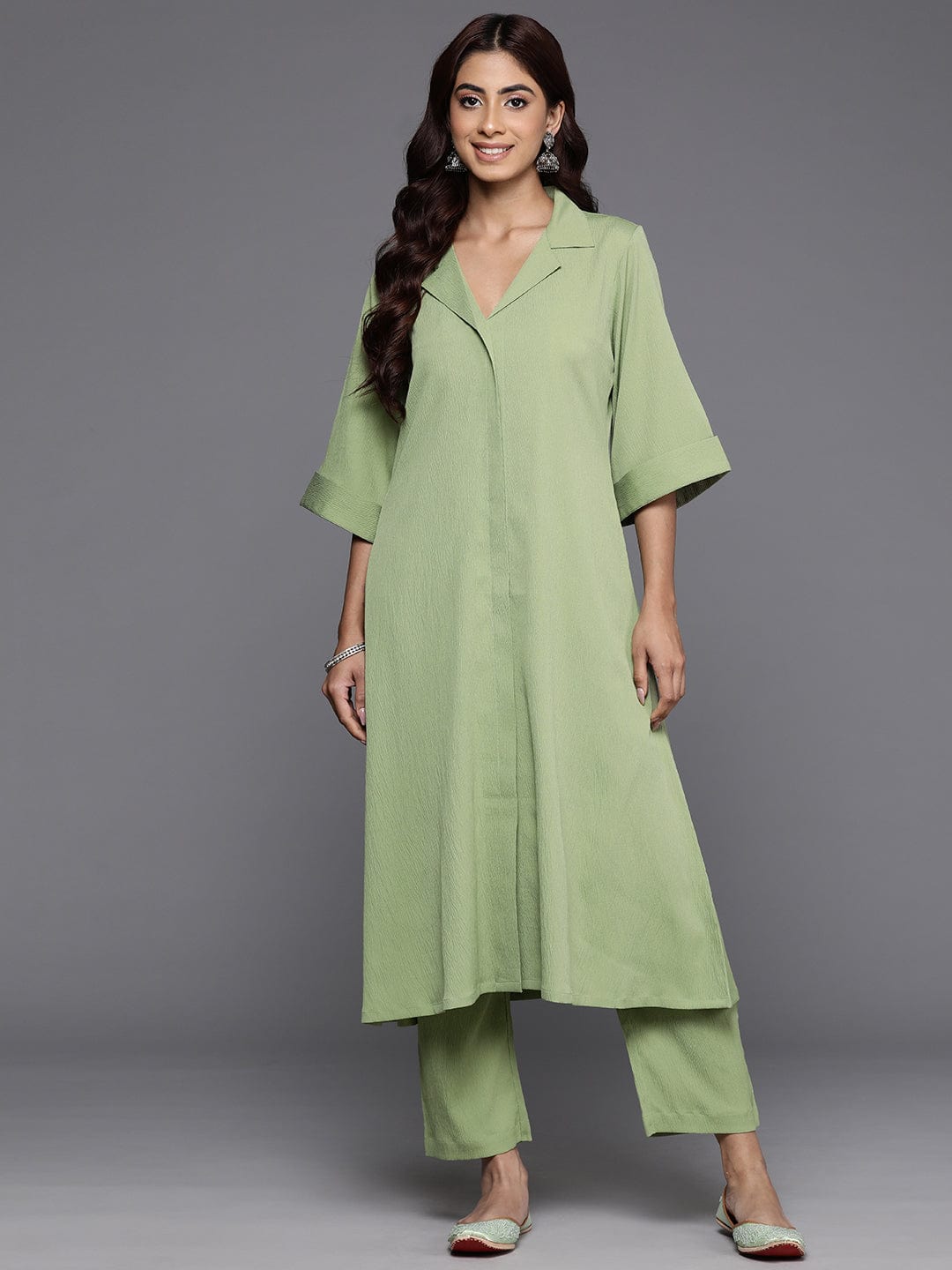 Varanga Women Green Shirt Collar Neck A-Line Kurta Paired With Tonal Bottom