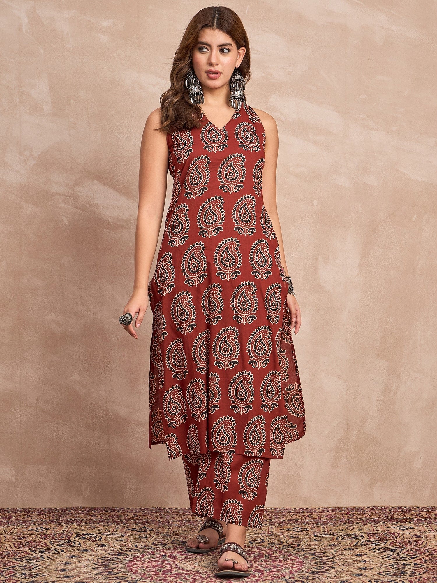 Halter Neck Kurta Paired With Printed Ankle-Length Trousers For A Trendy And Modern Ethnic Look
