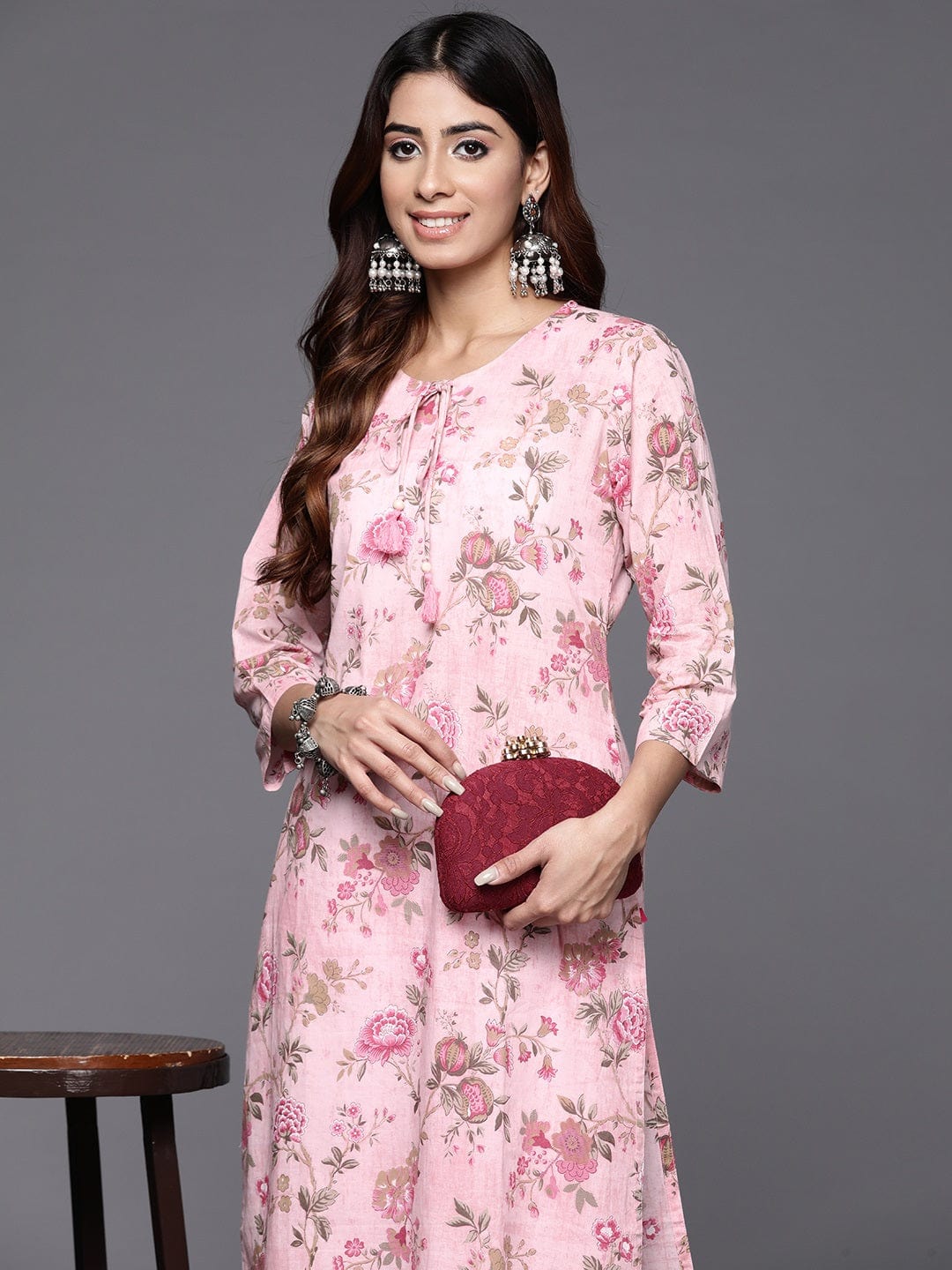 Varanga Women Pink Floral Printed With V Neck And Three Quater Sleeve Straight Kurta Rs Vkur1865