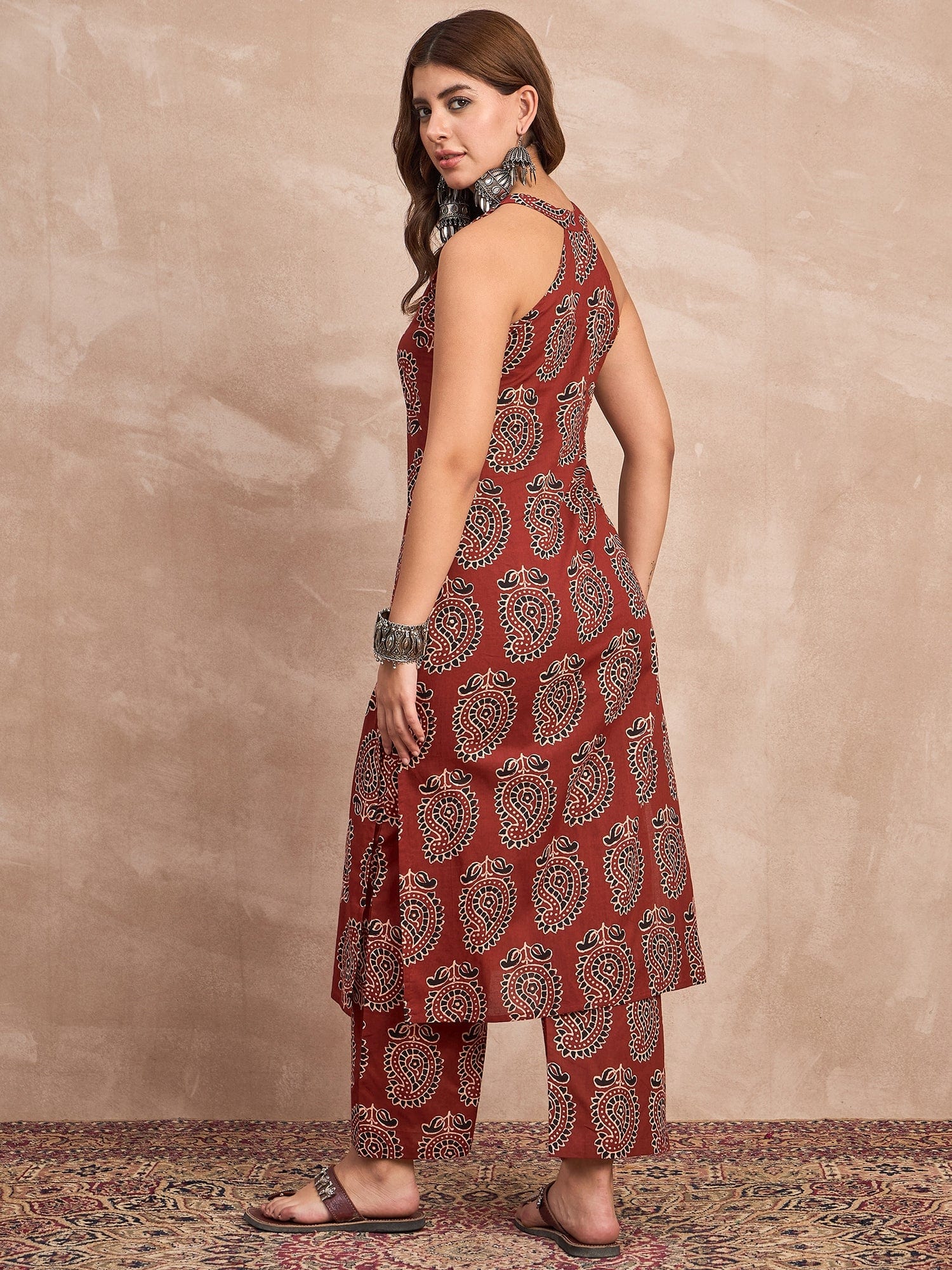 Halter Neck Kurta Paired With Printed Ankle-Length Trousers For A Trendy And Modern Ethnic Look