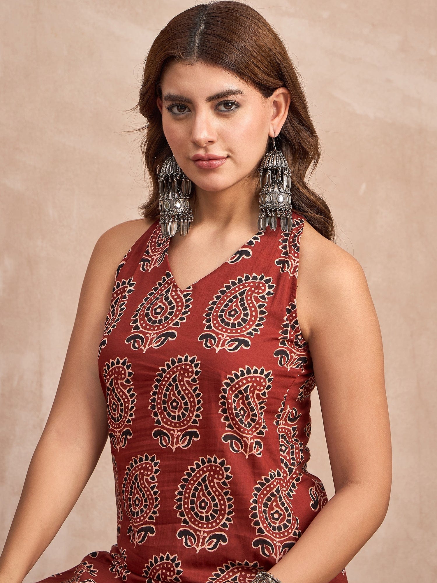Halter Neck Kurta Paired With Printed Ankle-Length Trousers For A Trendy And Modern Ethnic Look