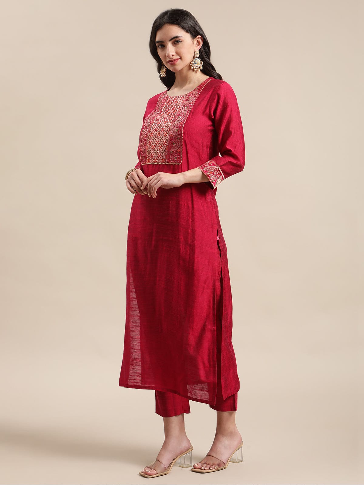 Varanga Women Women V Neck Collar Kurta Paired With Tonal Dupatta And Tonal Bottom.
