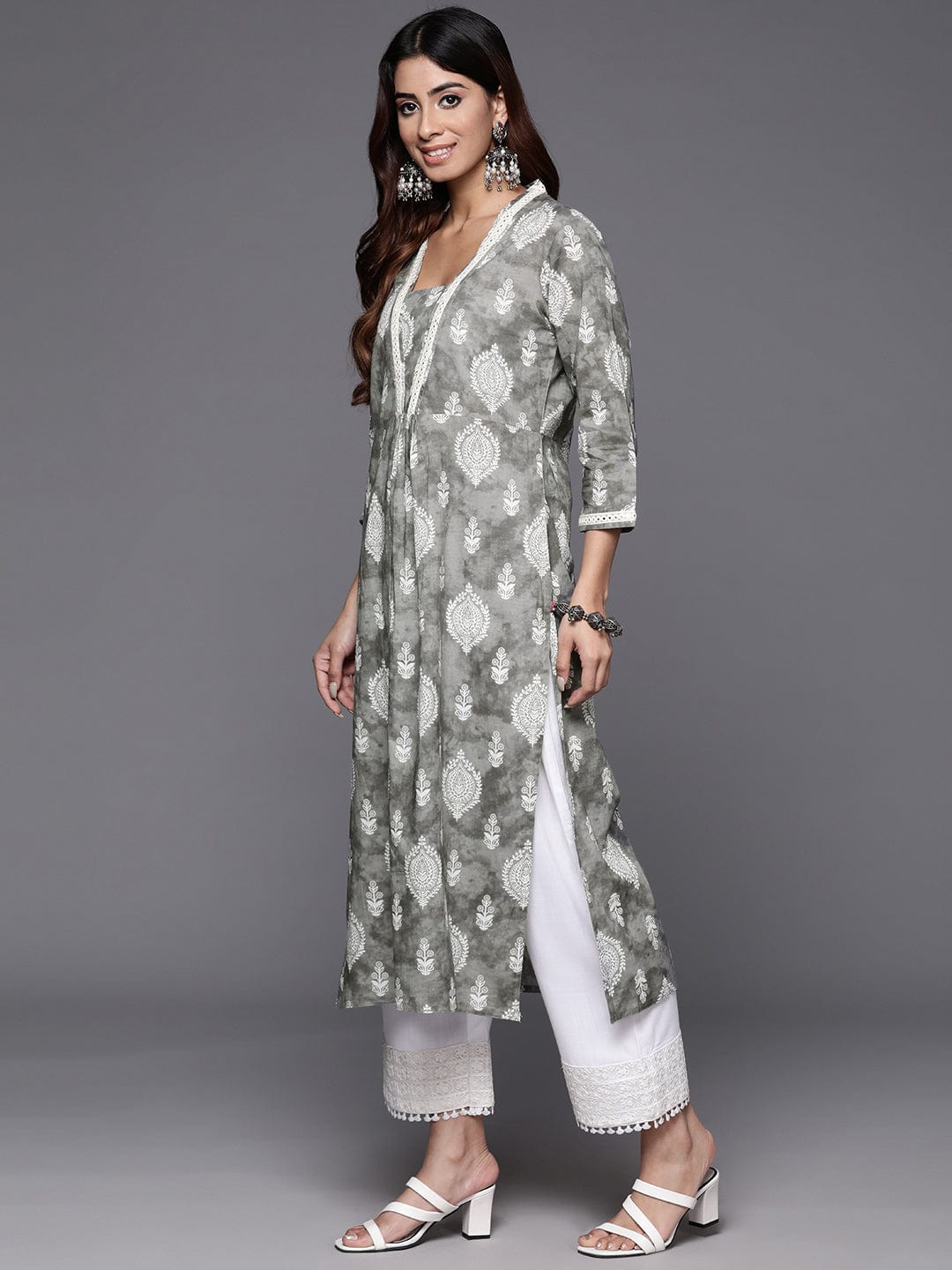 Varanga Women Grey Printed  V-Neck Lace Embellished Straight Kurta