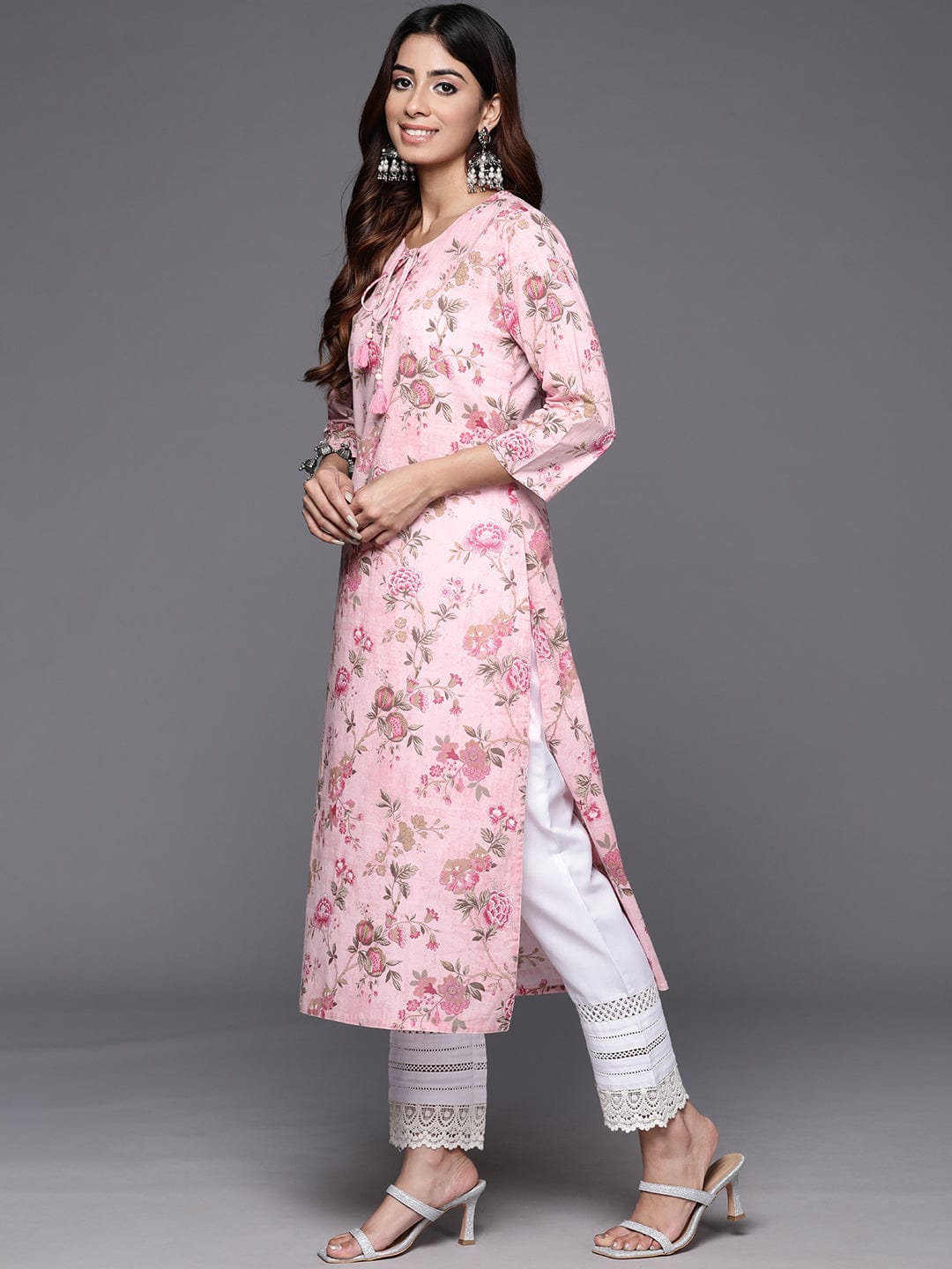 Varanga Women Pink Floral Printed With V Neck And Three Quater Sleeve Straight Kurta Rs Vkur1865