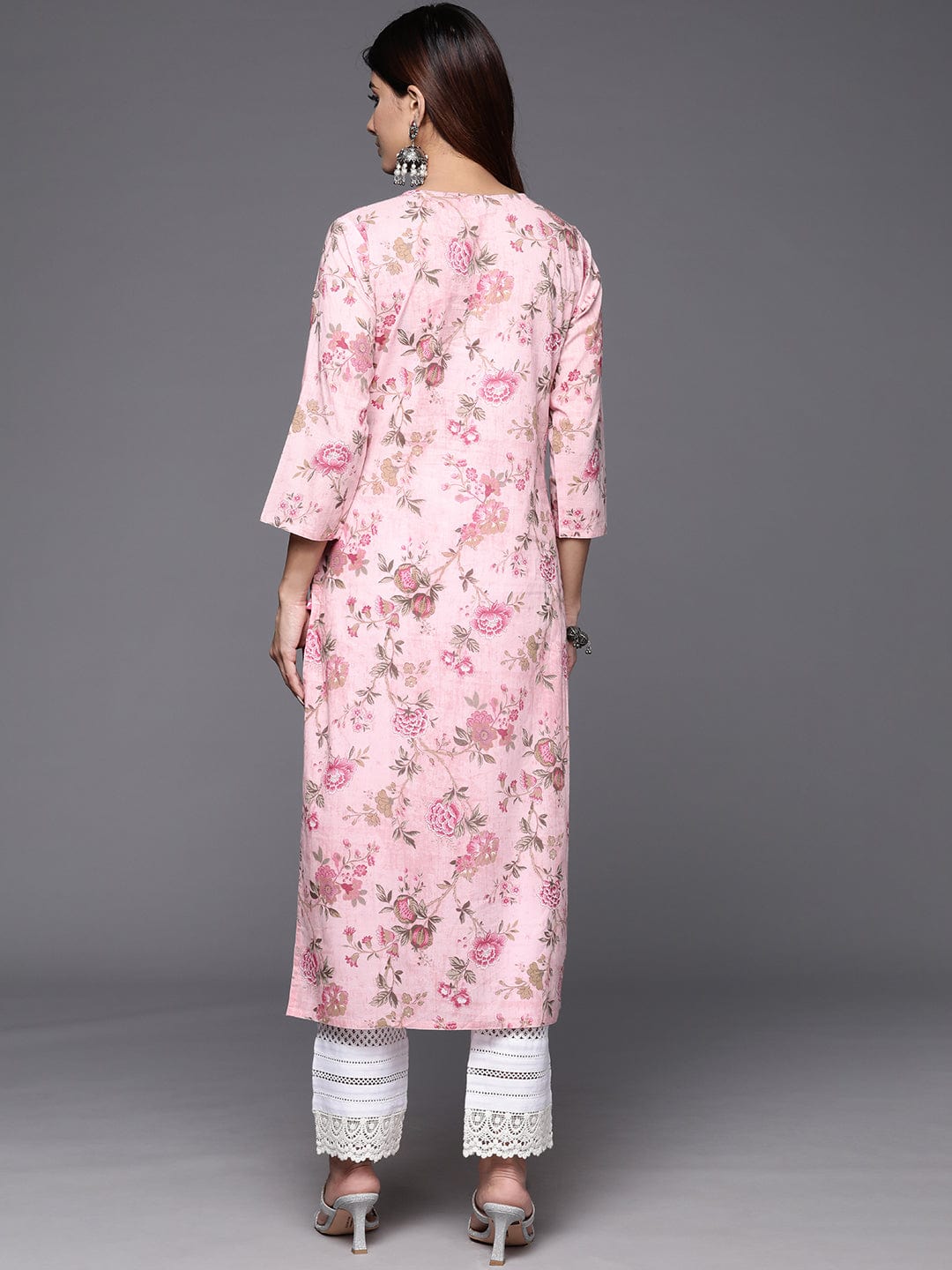 Varanga Women Pink Floral Printed With V Neck And Three Quater Sleeve Straight Kurta Rs Vkur1865