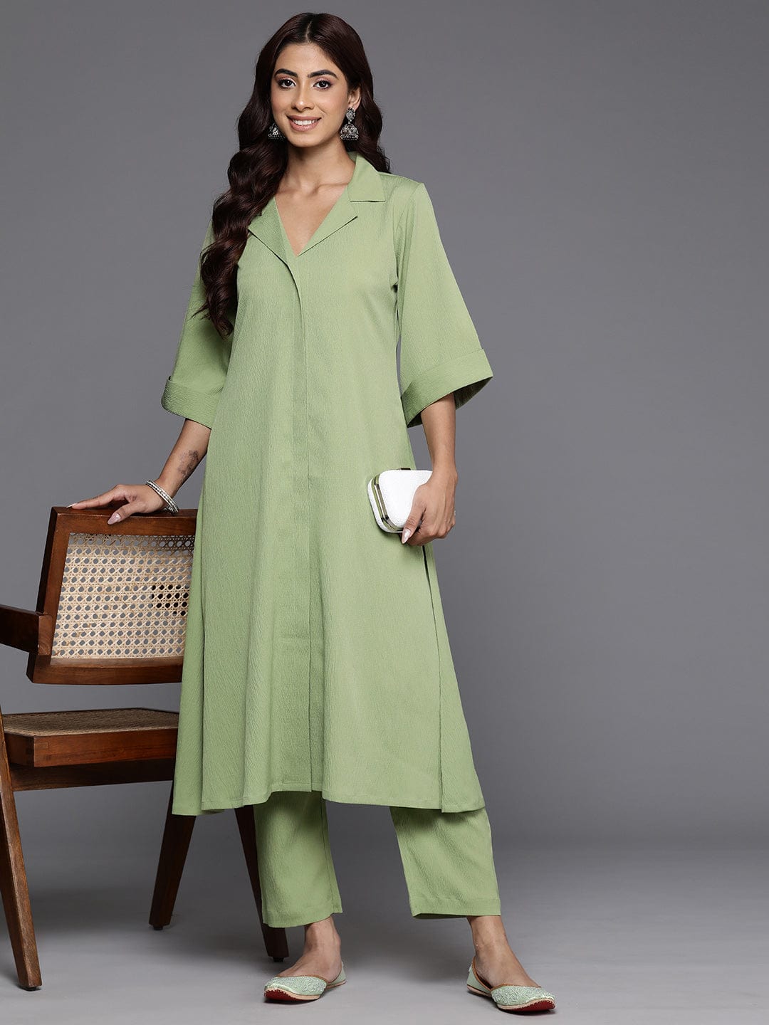 Varanga Women Green Shirt Collar Neck A-Line Kurta Paired With Tonal Bottom