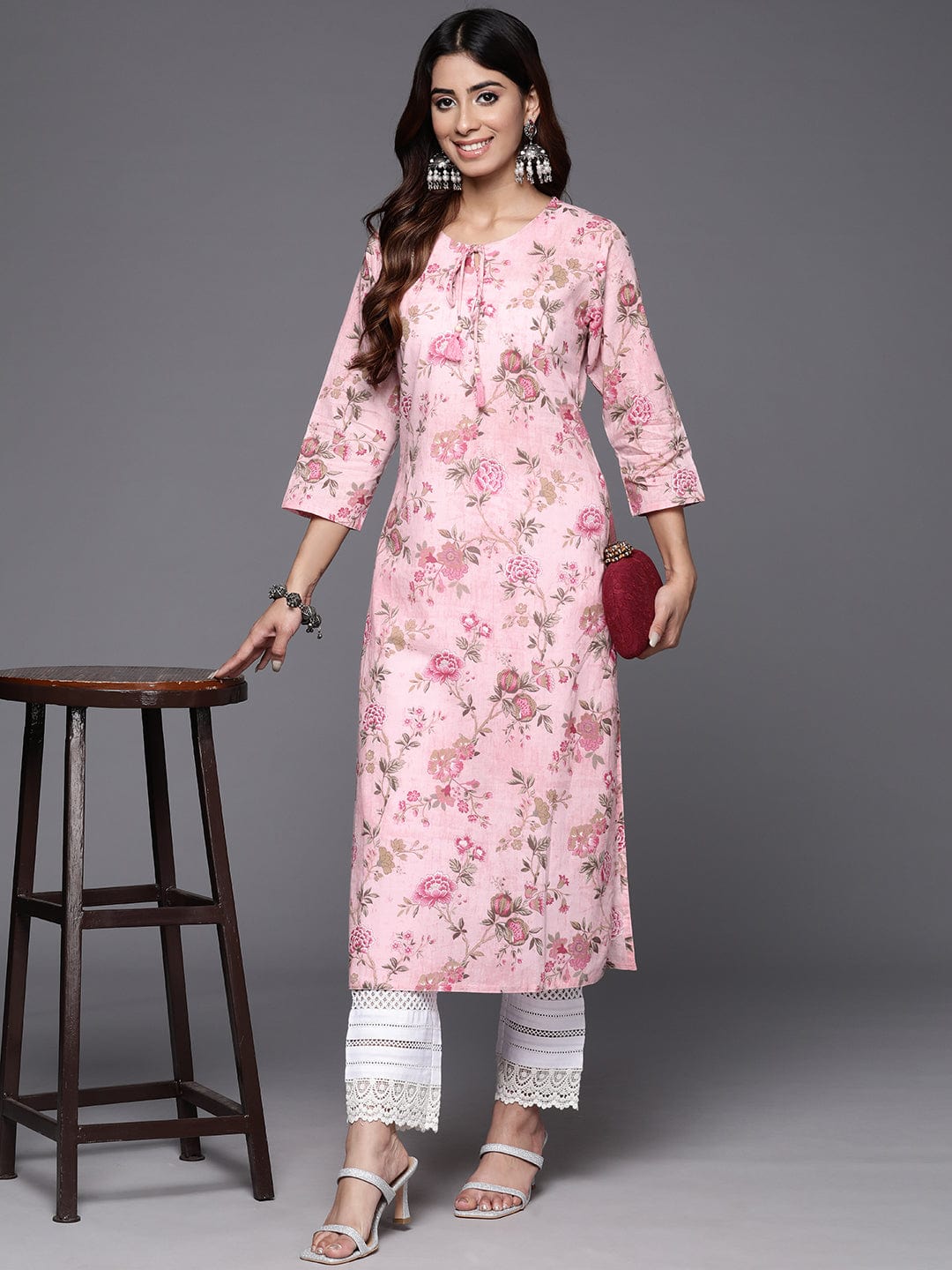 Varanga Women Pink Floral Printed With V Neck And Three Quater Sleeve Straight Kurta Rs Vkur1865