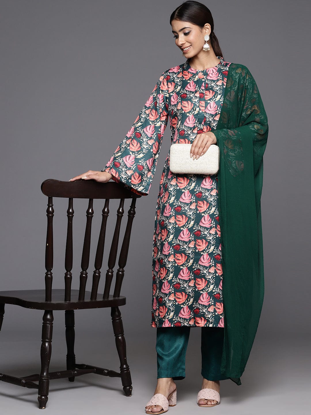 Varanga Women Green Floral Printed Mandarin Collar Straight Kurta Paired With Tonal Solid Bottom And Solid Dupatta