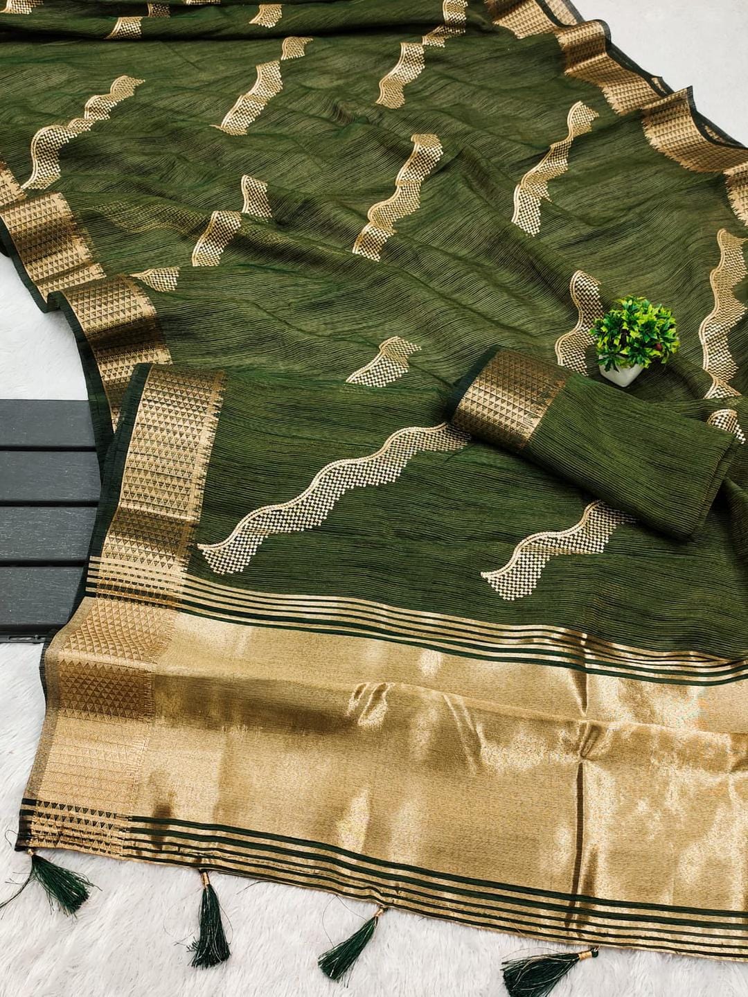 Ethnic Motifs Zari Woven Design Banarasi Saree