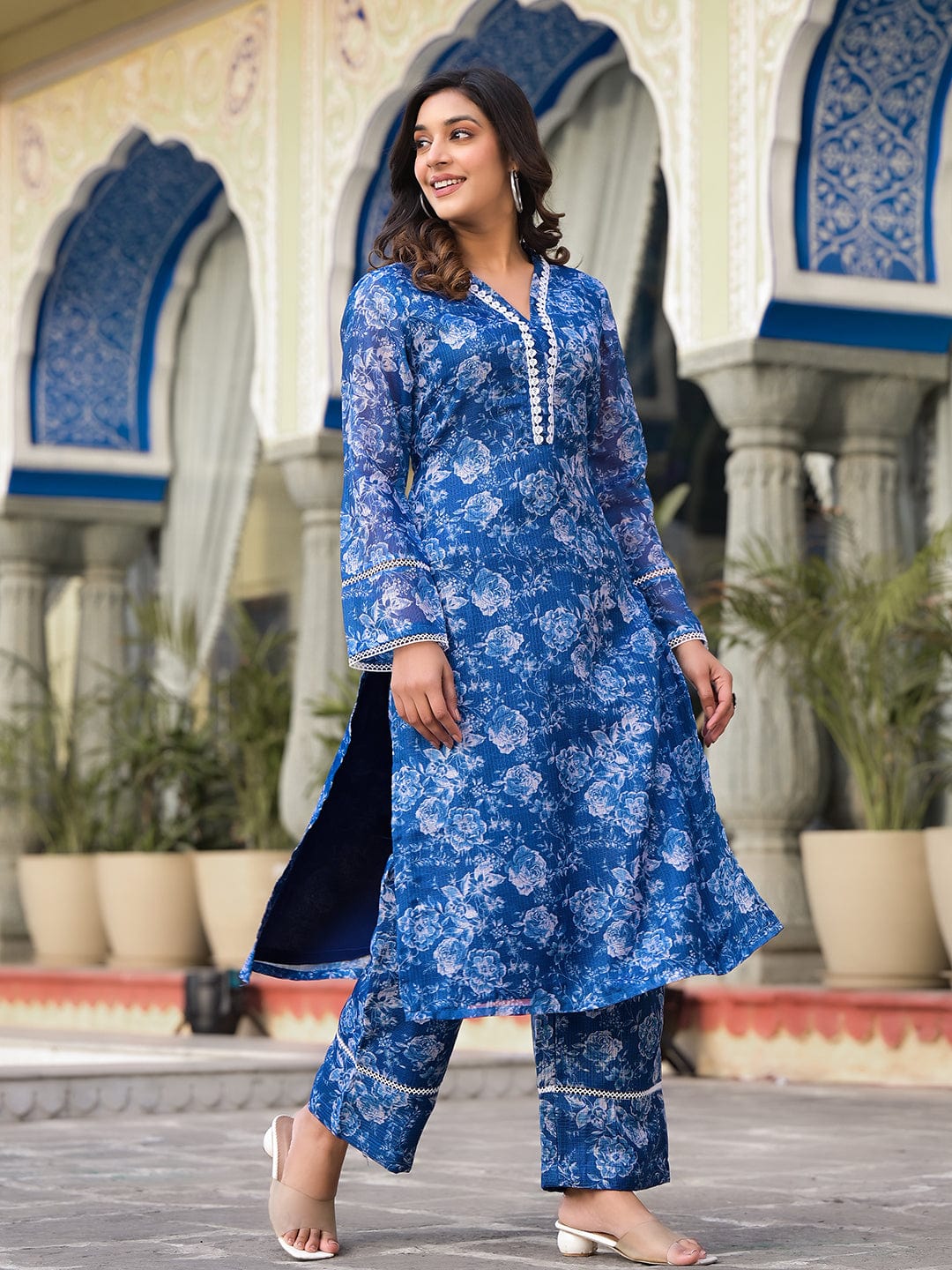 Varanga Women Blue Kota Check Floral Printed Kurta With Bottom