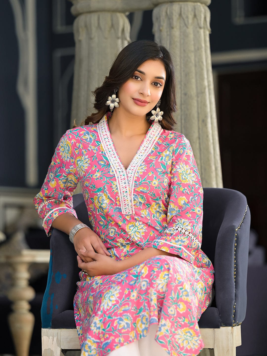 Varanga Women Pink Floral Printed V- Neckline Lace Detailed Stright Kurta