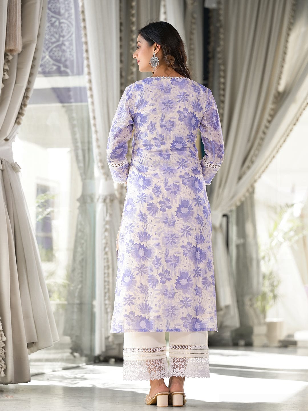 Varanga Women Lavender Floral Printed V- Neck Three Quarter Sleeve Straight Kurta.