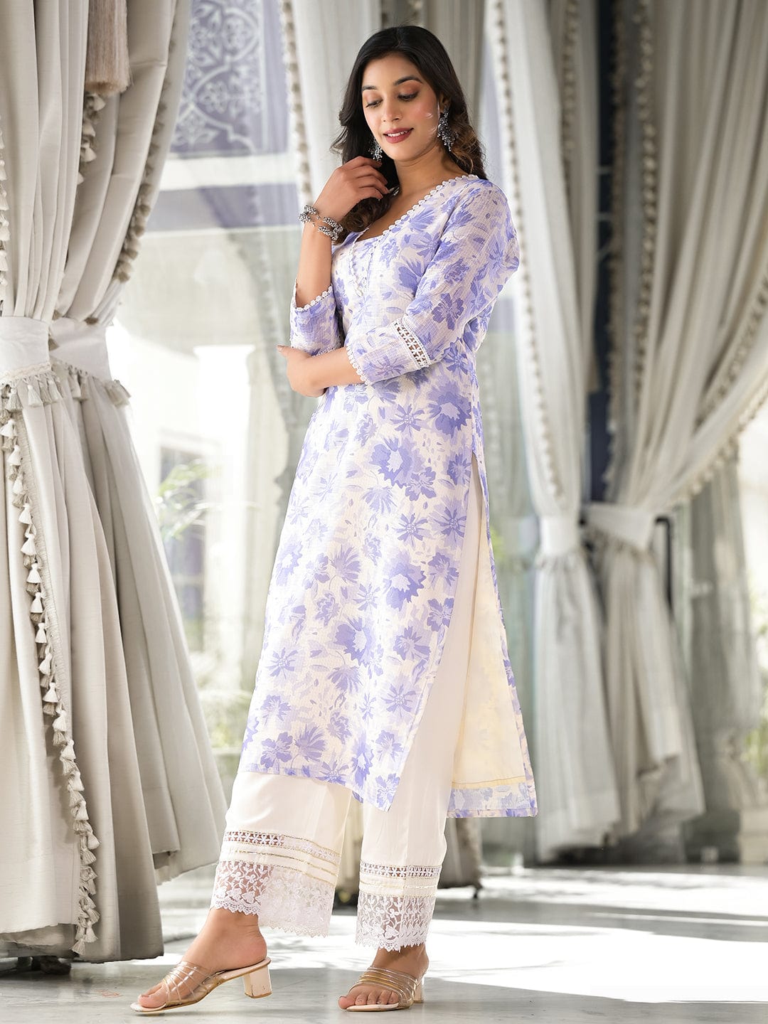 Varanga Women Lavender Floral Printed V- Neck Three Quarter Sleeve Straight Kurta.