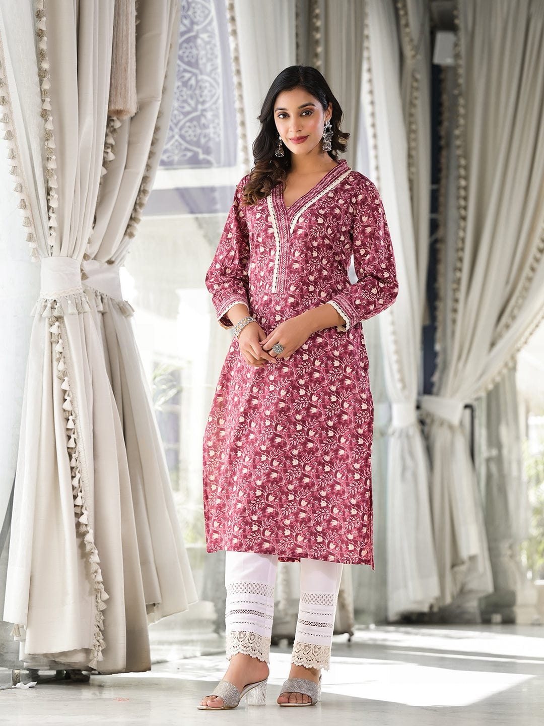 Varanga Women Magenta Floral Printed Straight Kurta