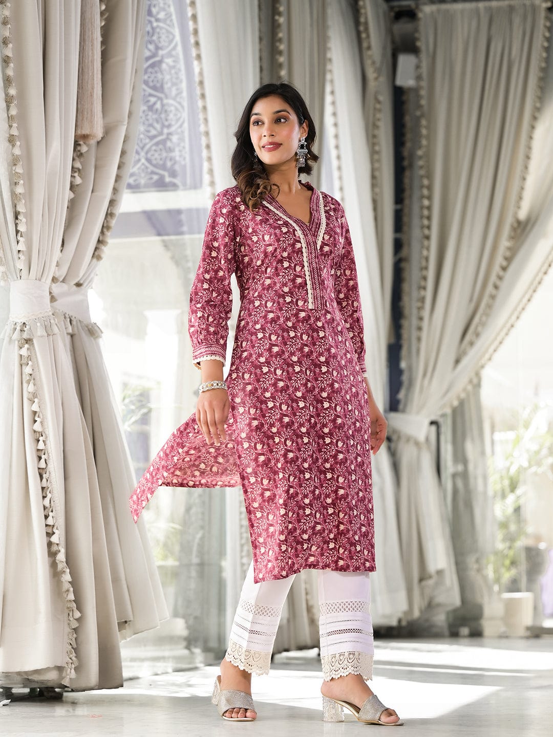 Varanga Women Magenta Floral Printed Straight Kurta