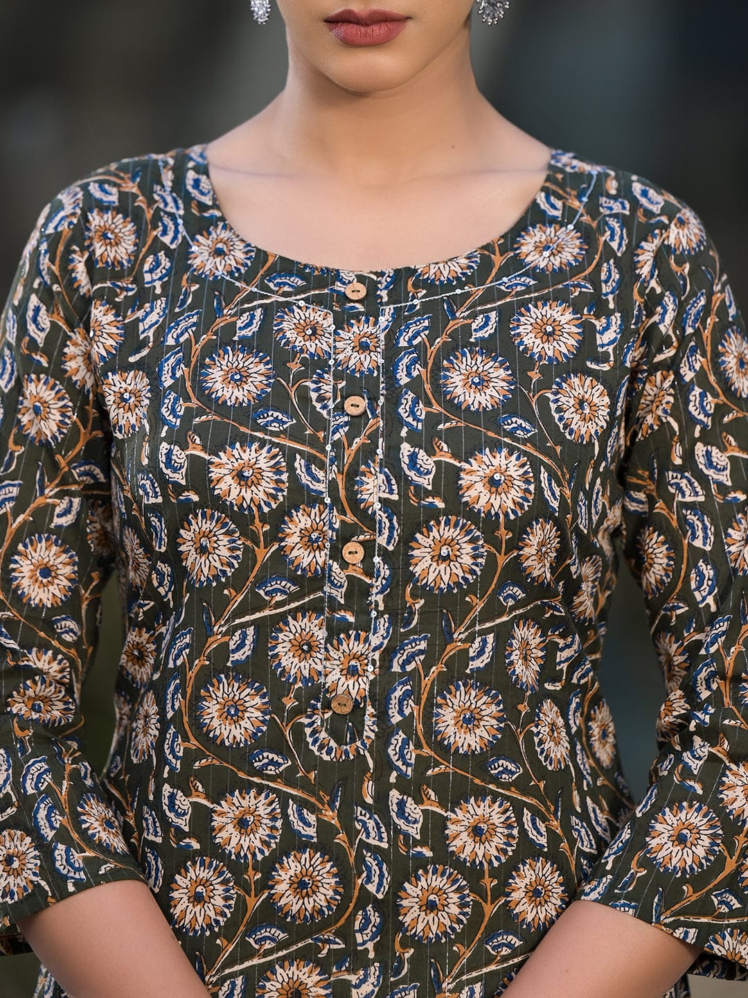 Varanga Women Green Floral Printed Straight Kurta With Three Quarter Sleeves