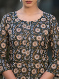 Varanga Women Green Floral Printed Straight Kurta With Three Quarter Sleeves