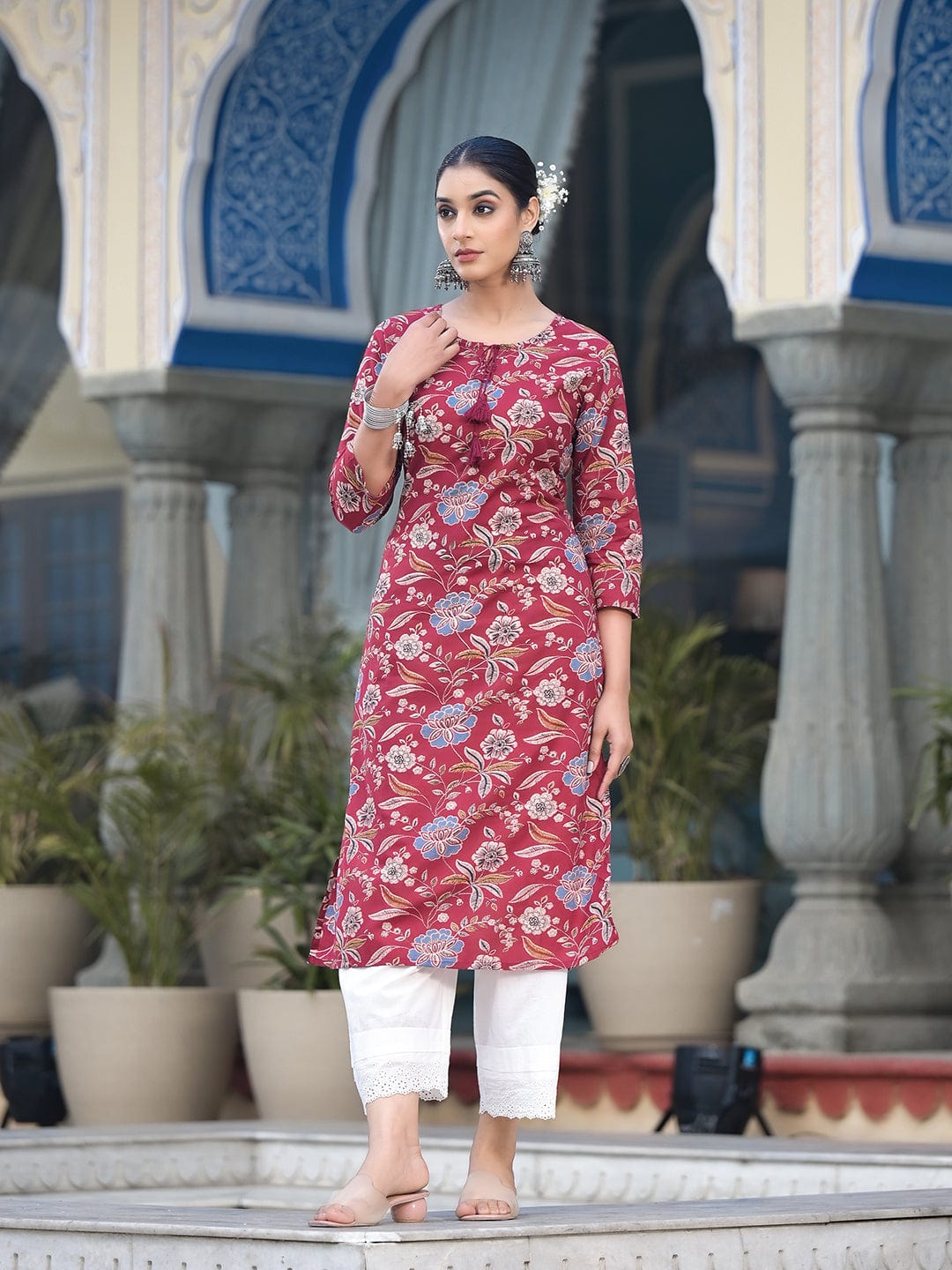 Varanga Women Maroon Floral Printed Straight Kurta With Side Slits
