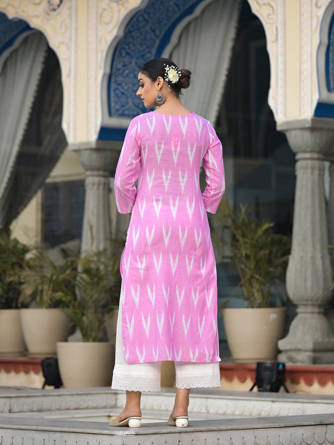 Varanga Women Pink Three-Quarter Sleeve Straight Kurta