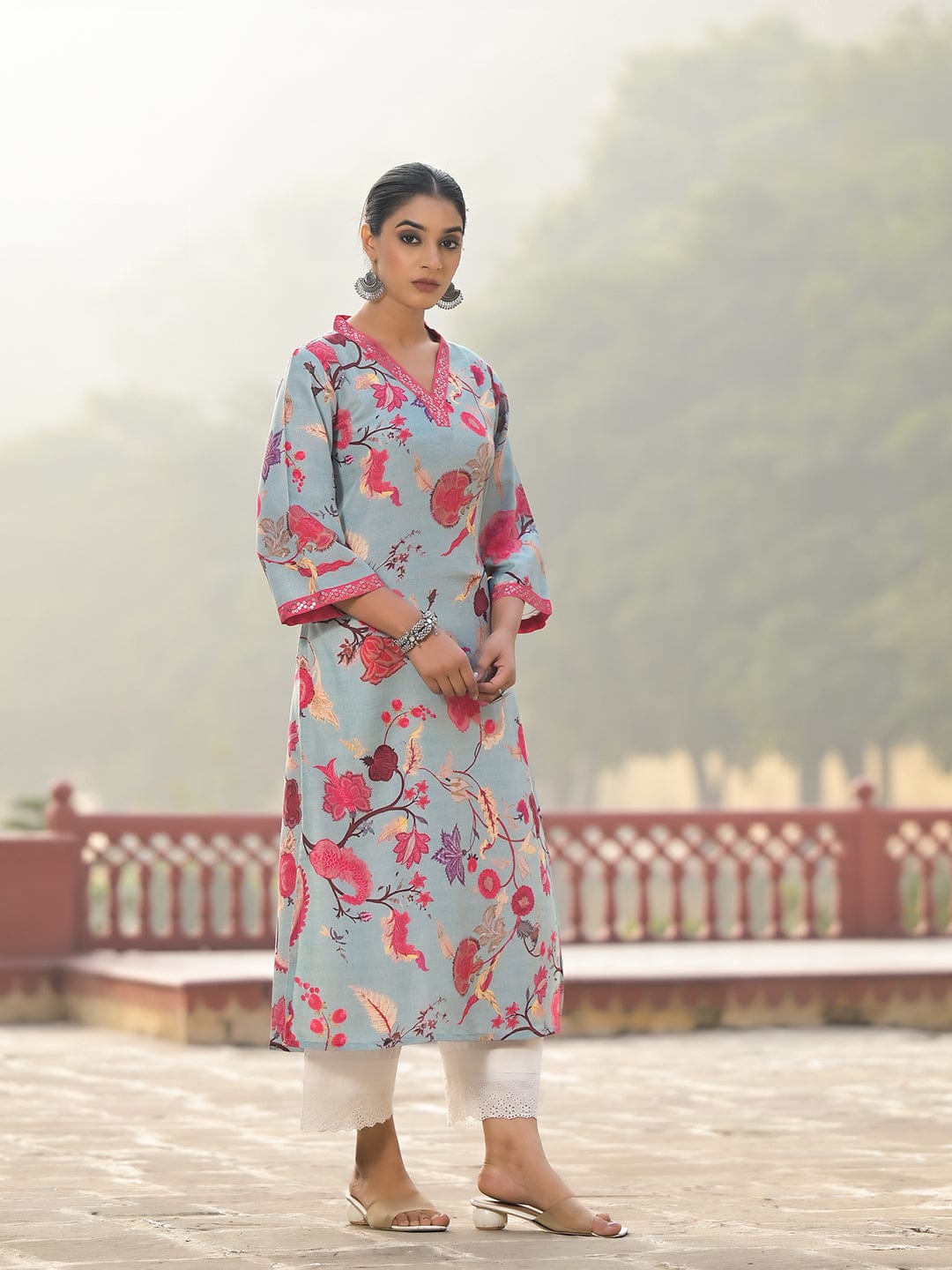 Varanga Women Sea Green Floral Printed Straight Kurta With 3/4Th Bell Sleeve.