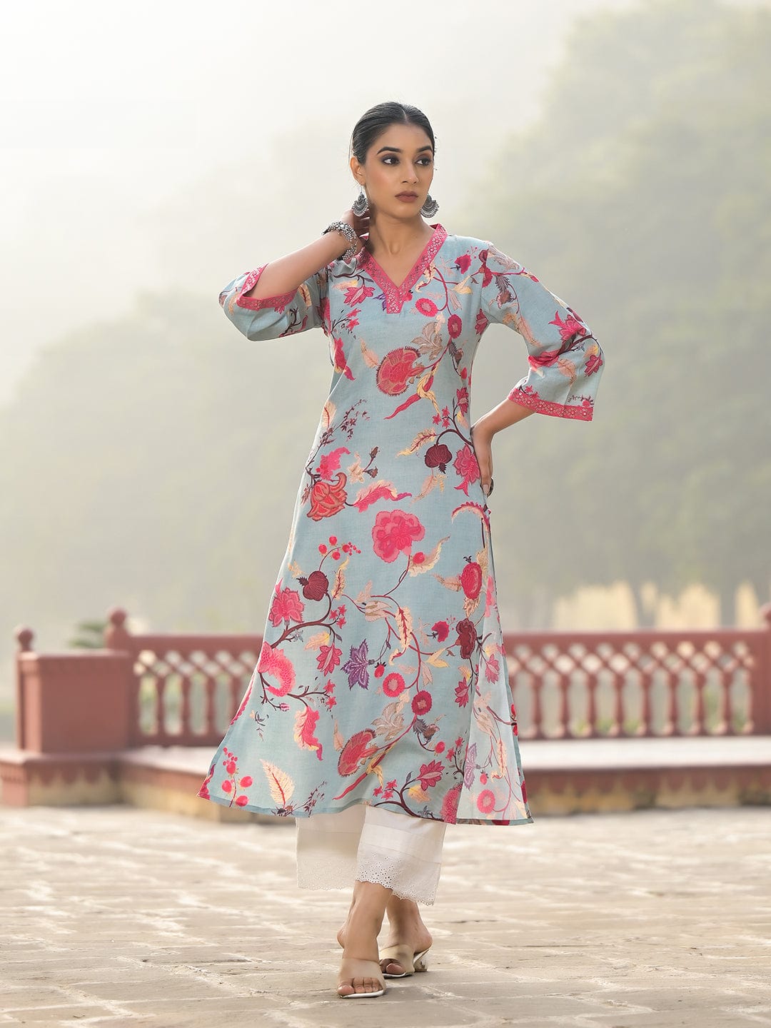 Varanga Women Sea Green Floral Printed Straight Kurta With 3/4Th Bell Sleeve.