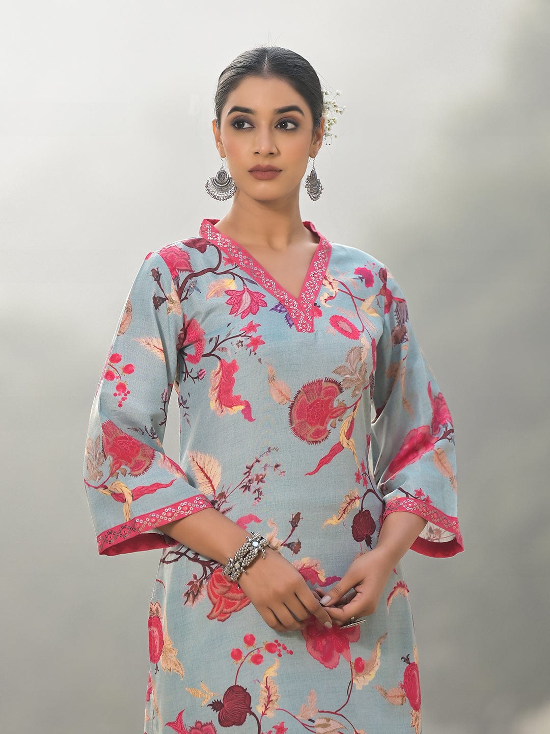 Varanga Women Sea Green Floral Printed Straight Kurta With 3/4Th Bell Sleeve.