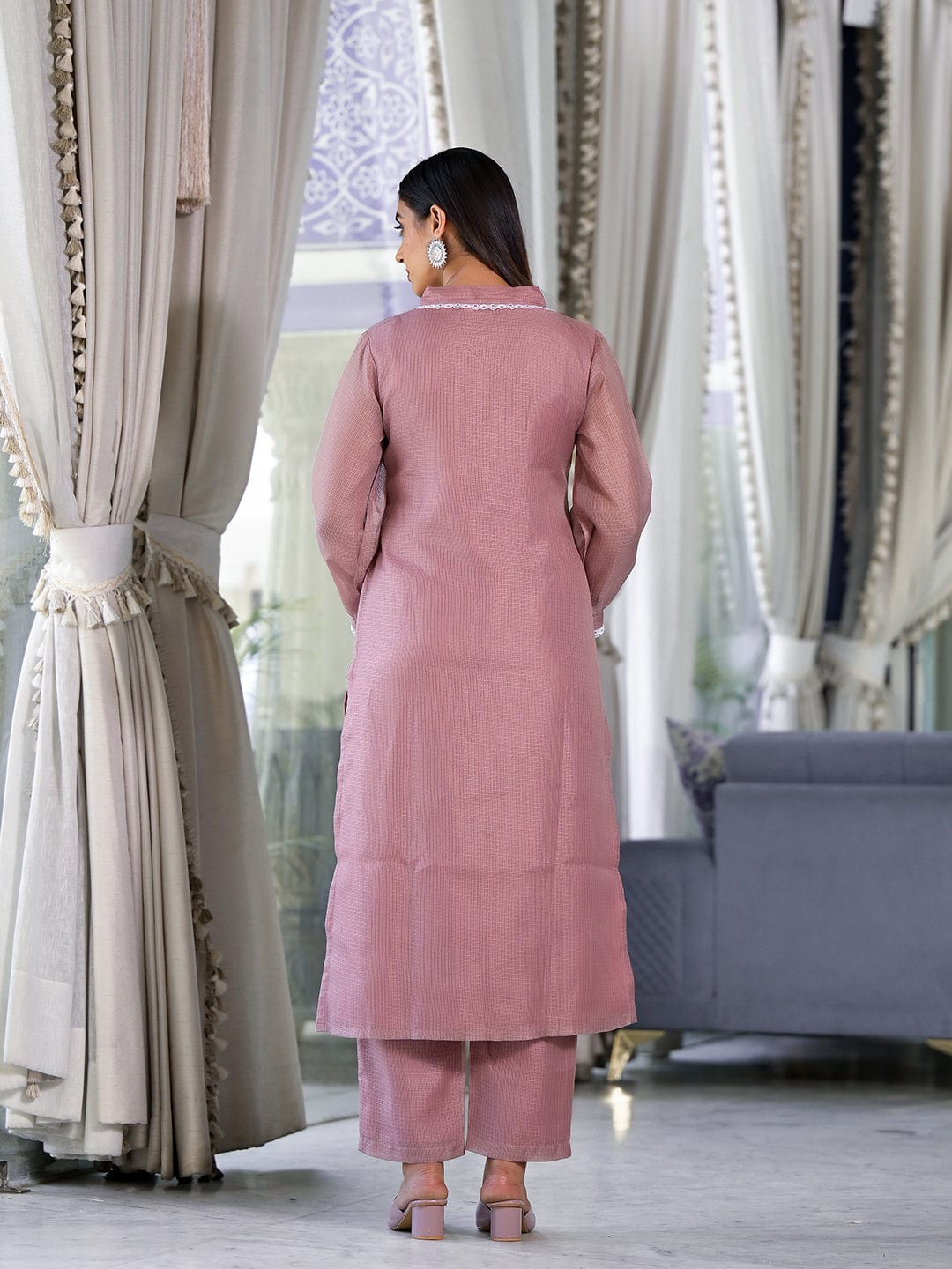 Varanga Women Mauve  Kota Check V-Neck, Long Sleeve Straight Kurta, Paired With Tonal Bottom.