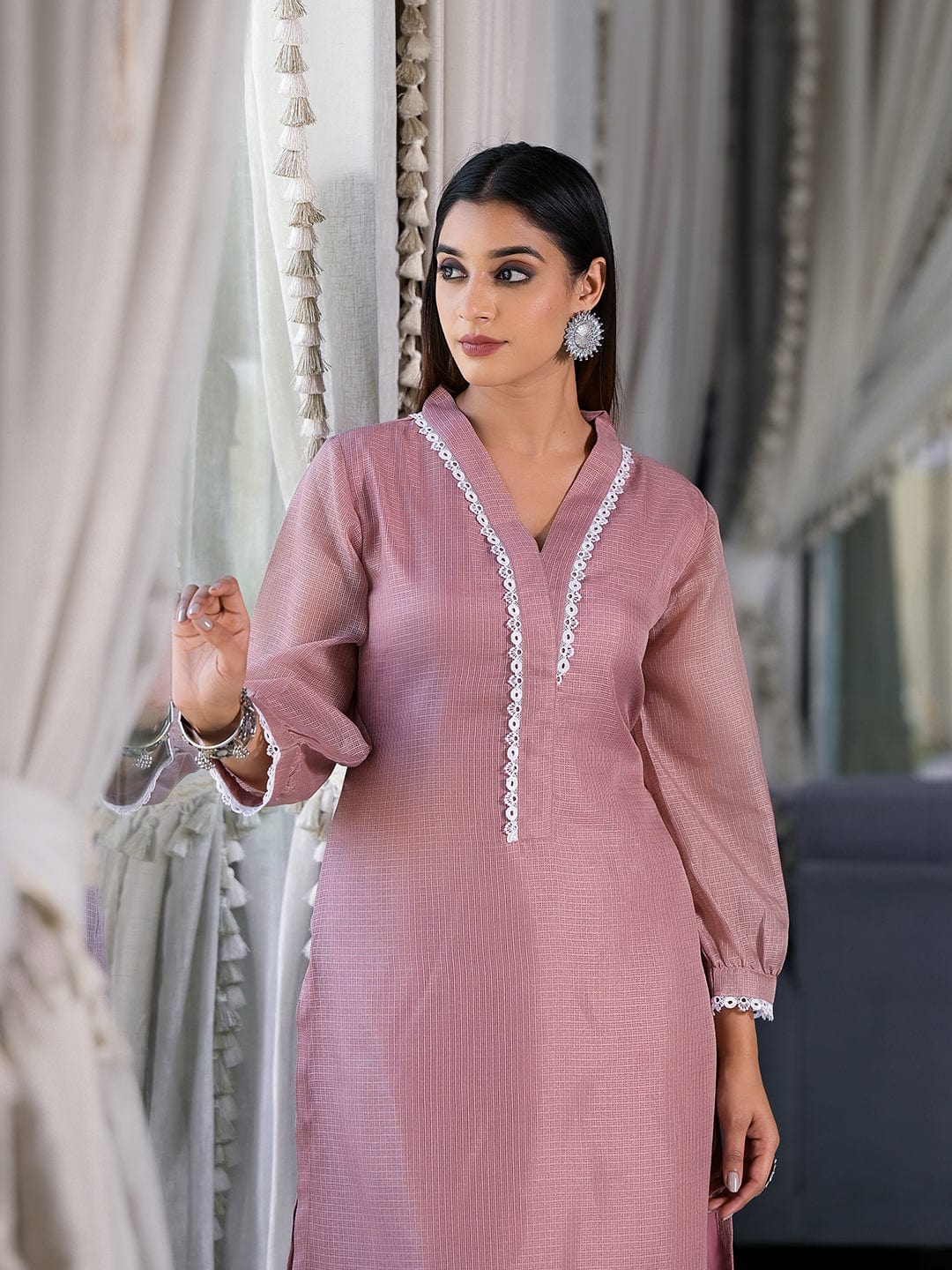 Varanga Women Mauve  Kota Check V-Neck, Long Sleeve Straight Kurta, Paired With Tonal Bottom.