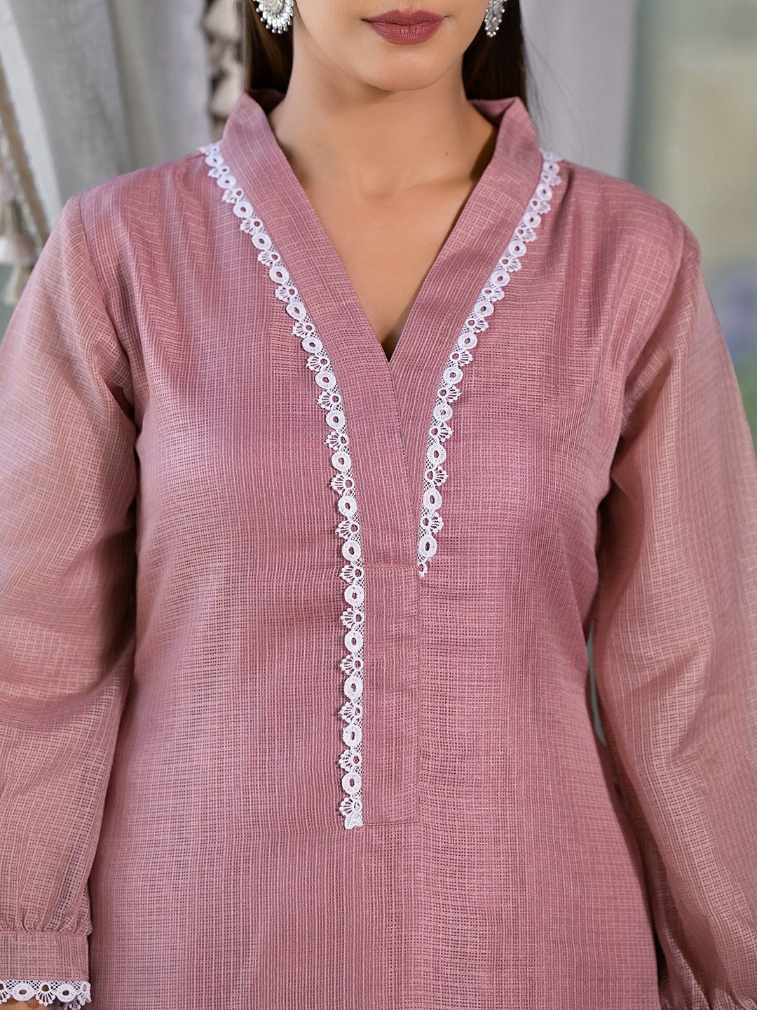Varanga Women Mauve  Kota Check V-Neck, Long Sleeve Straight Kurta, Paired With Tonal Bottom.