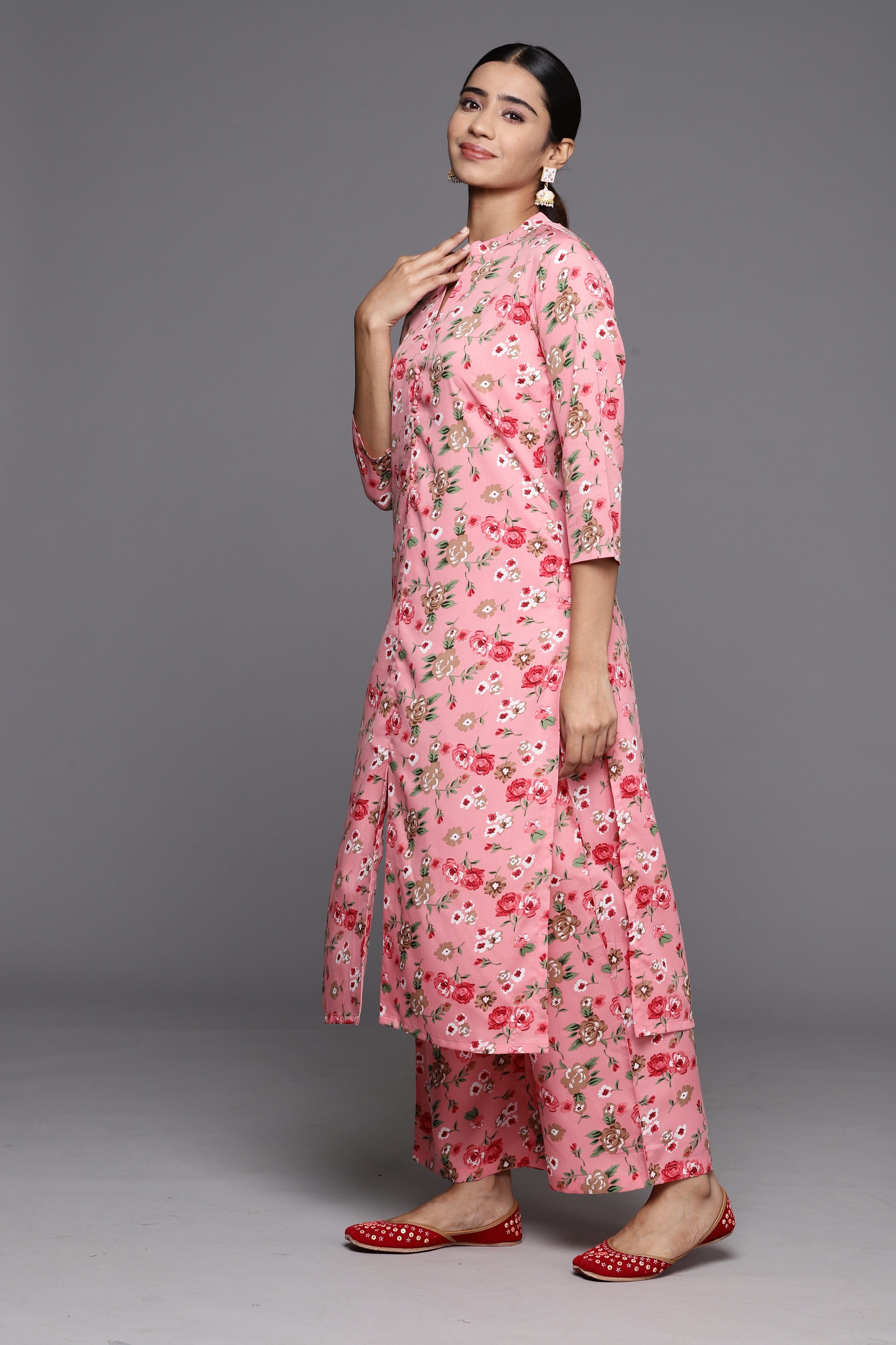 Varanga Women Pink Floral Printed Straight Kurta Paired With Bottom