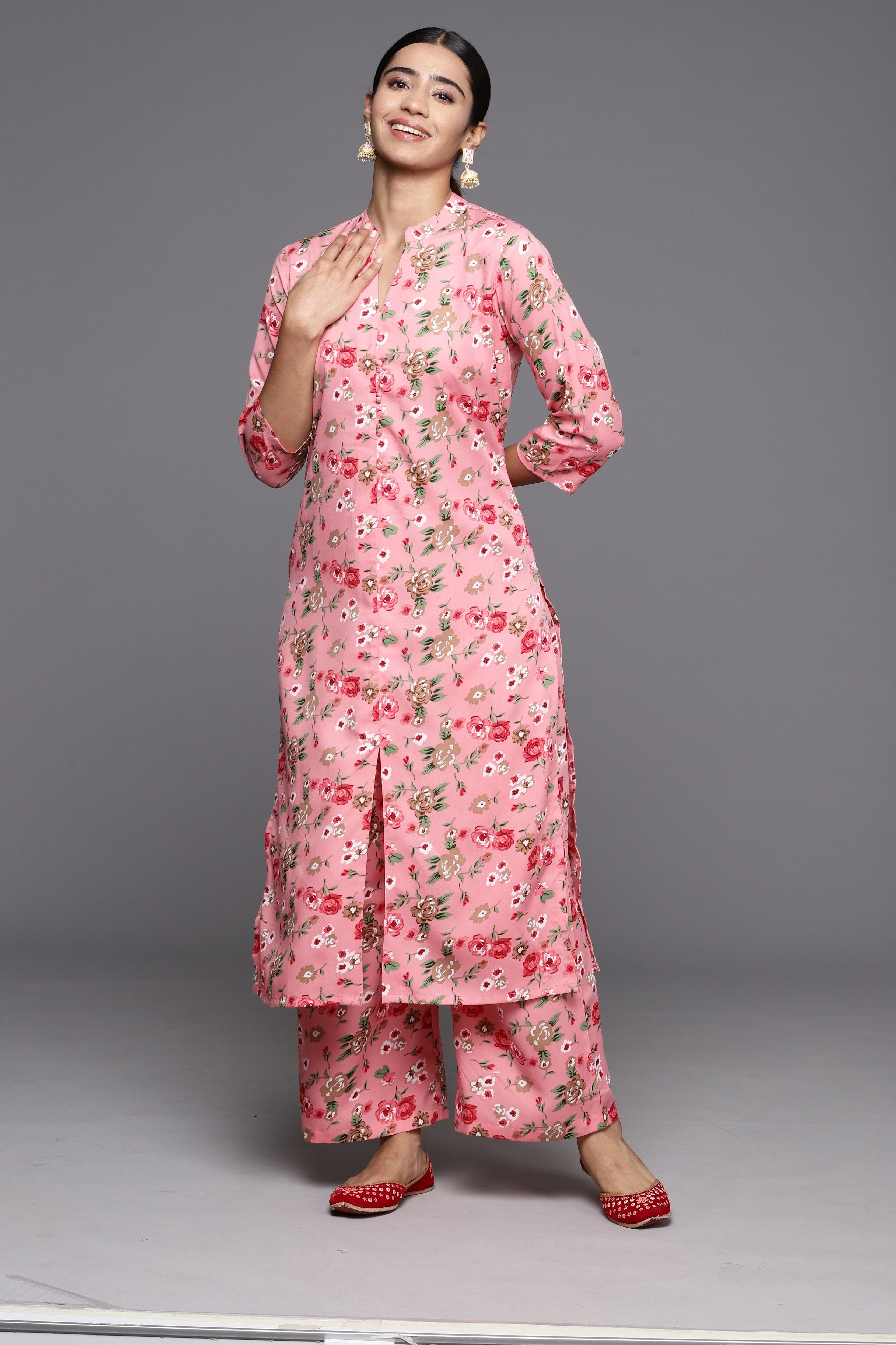 Varanga Women Pink Floral Printed Straight Kurta Paired With Bottom