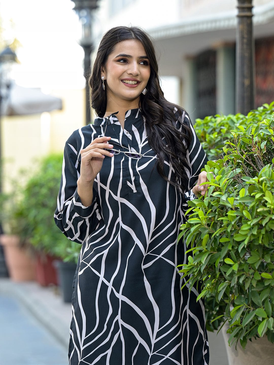 Varanga Women Black & White Abstract Printed Straight Kurta Paired With Tonal Printed Bottom
