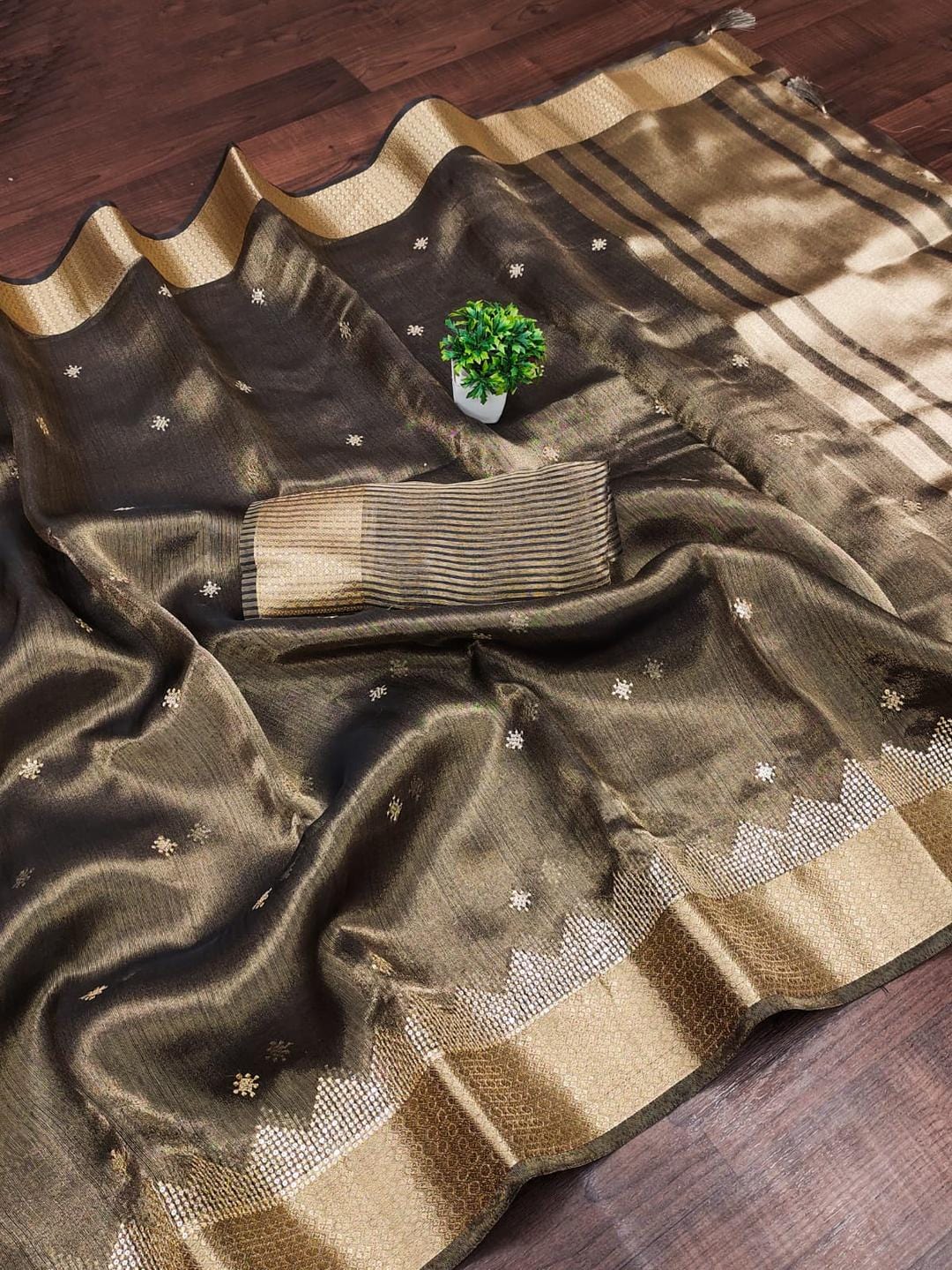 Ethnic Motifs Zari Woven Design Banarasi Saree