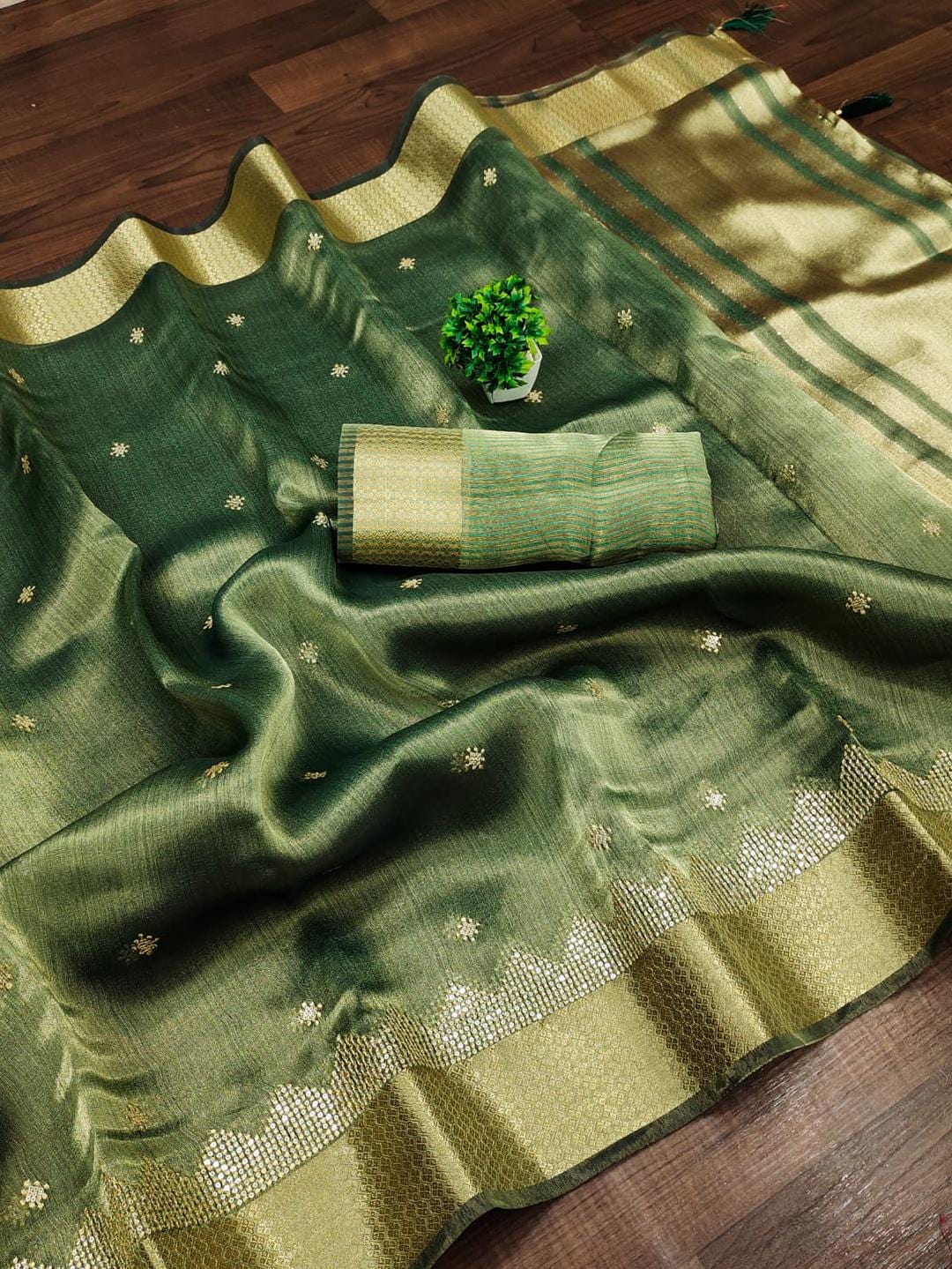 Ethnic Motifs Zari Woven Design Banarasi Saree