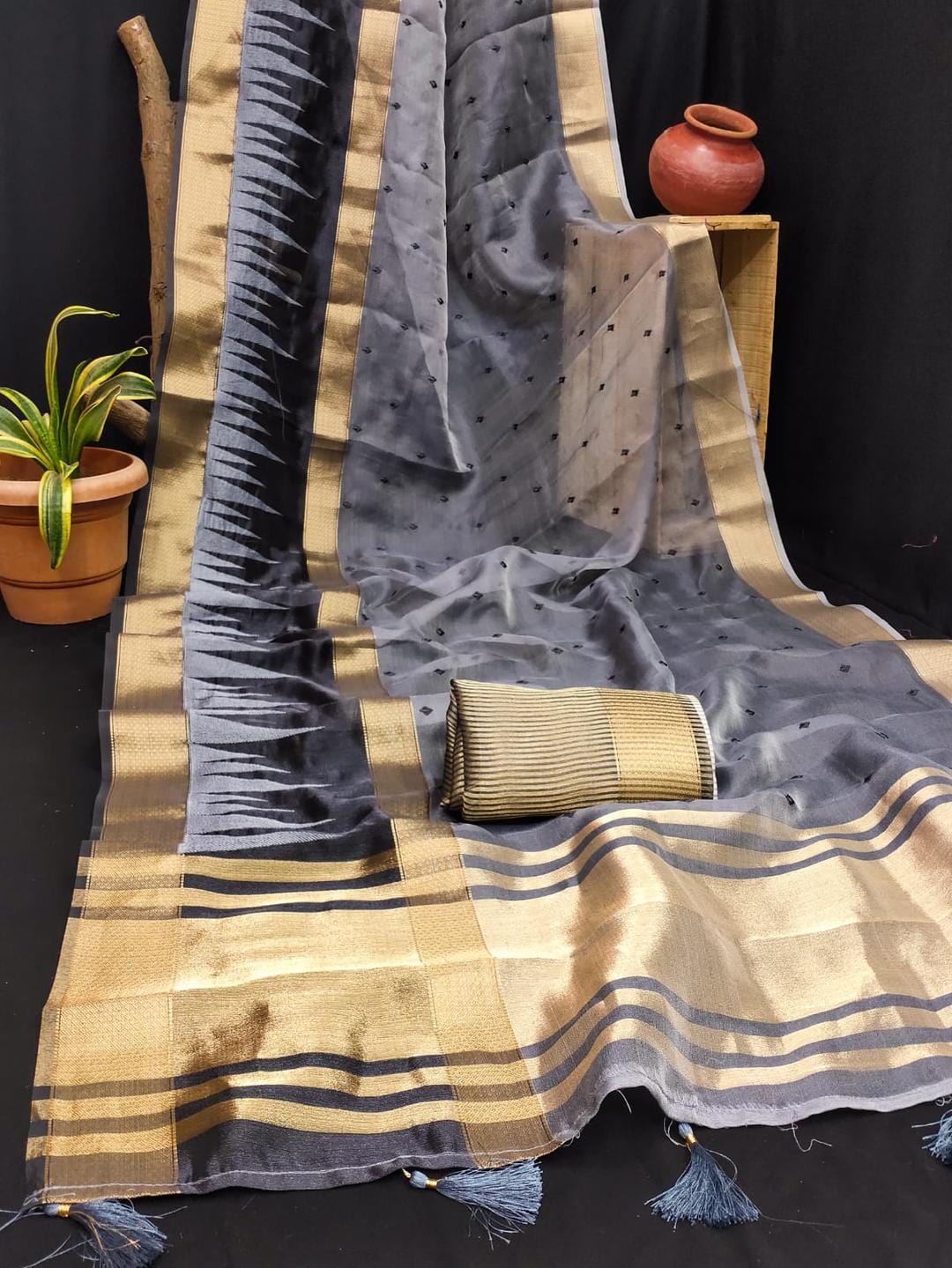 Ethnic Motifs Zari Woven Design Banarasi Saree