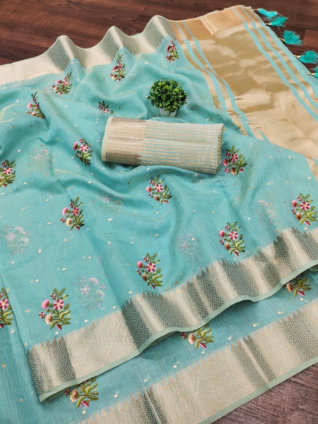 Ethnic Motifs Zari Woven Design Banarasi Saree