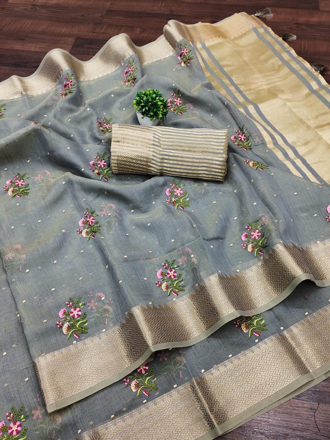 Ethnic Motifs Zari Woven Design Banarasi Saree