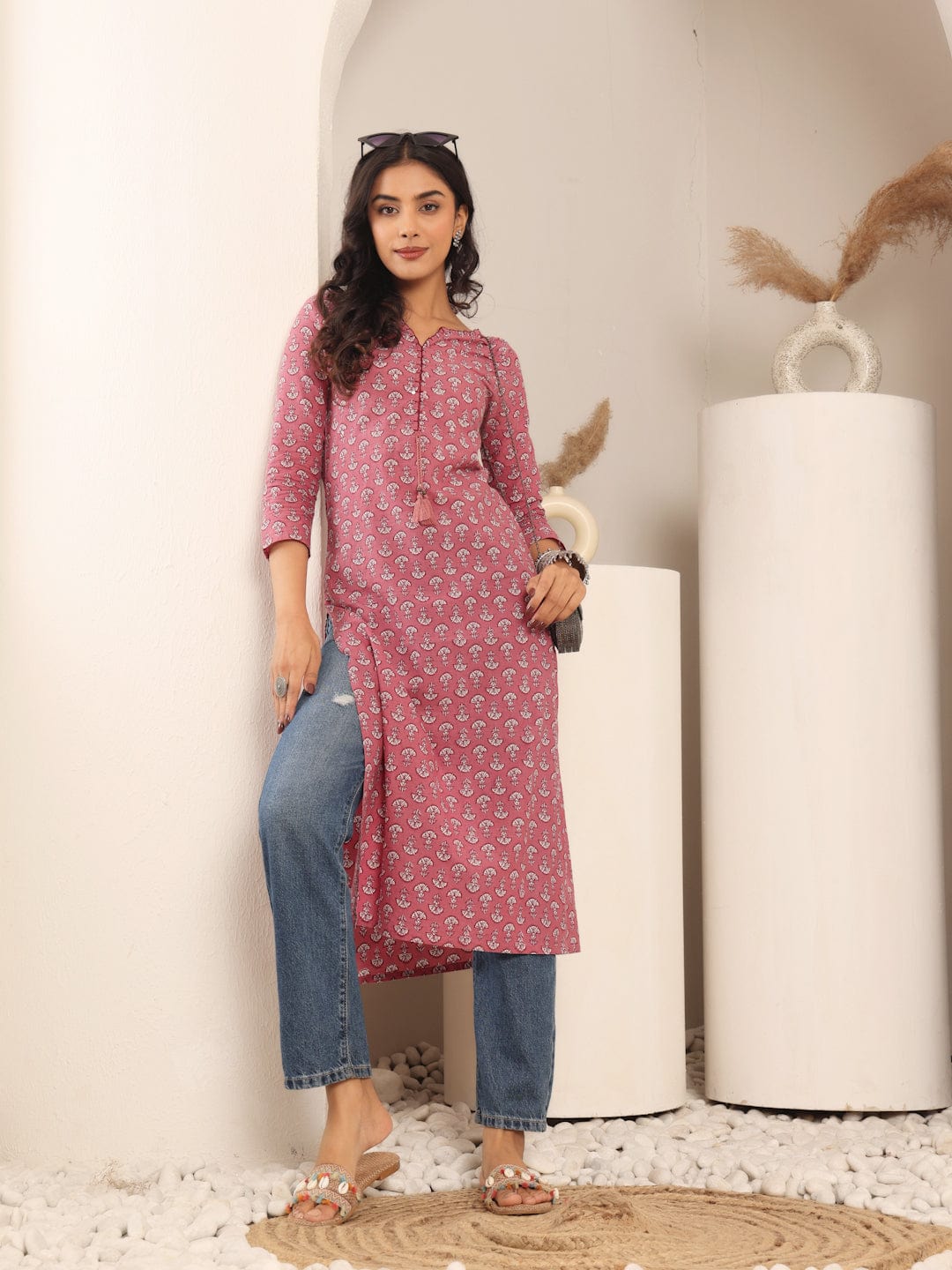 Varanga Women Pink & White Printed Straight Kurta