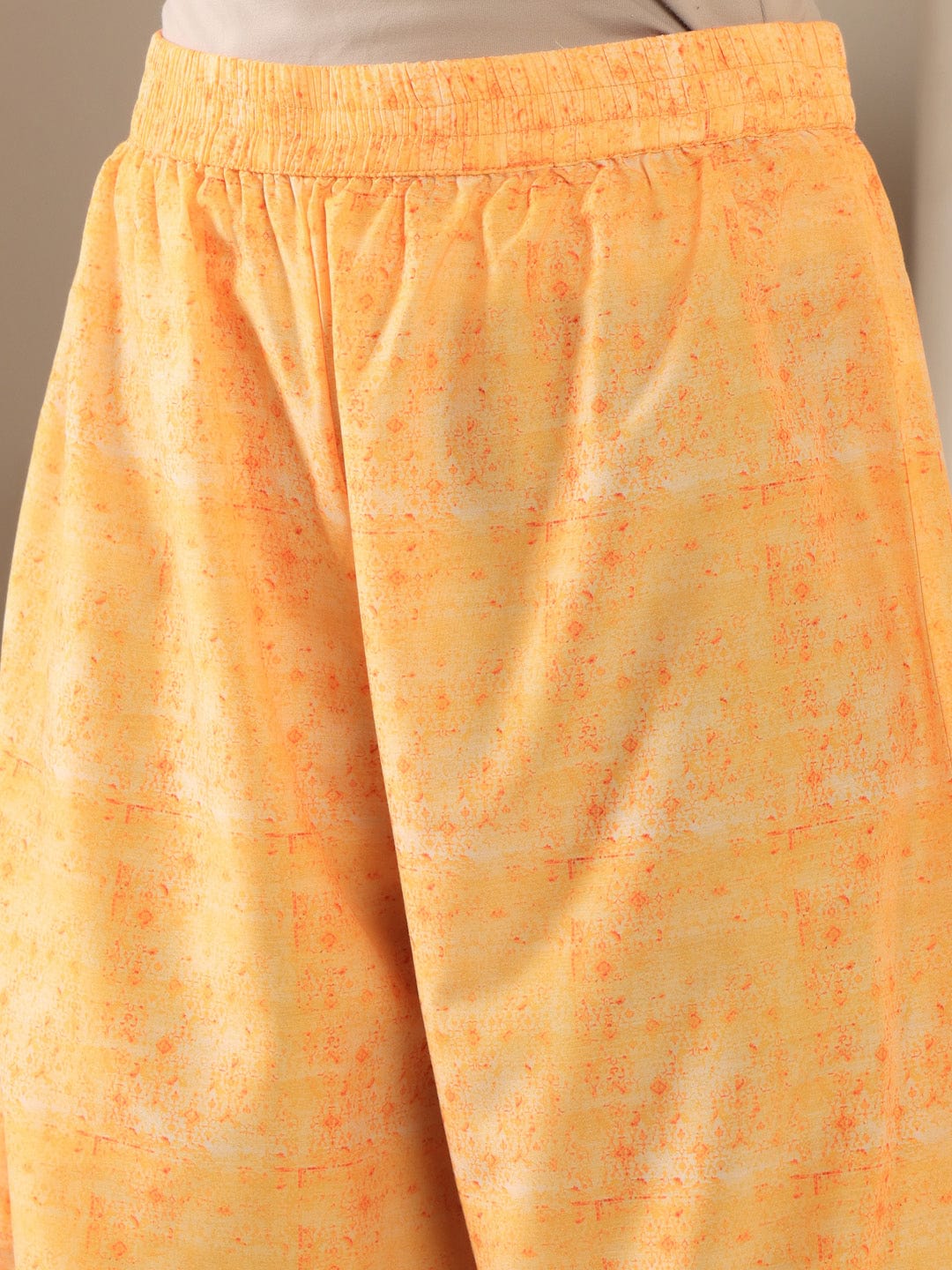 Varanga Women V Neck Abstract Printed Straight Kurta Paired With Bottom