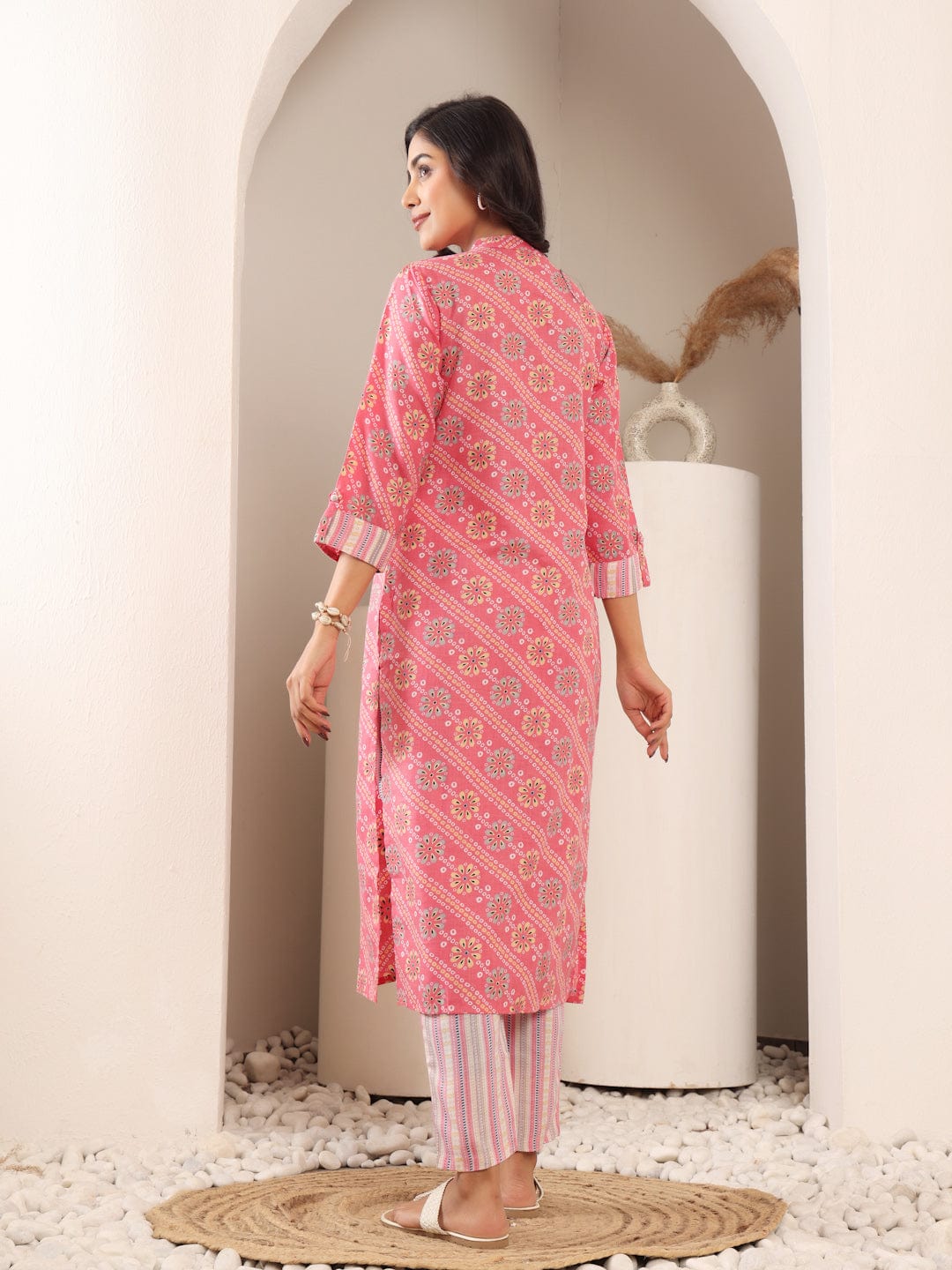 Varanga Women Coral Pink Bandhani Printed Kurta With Trouser