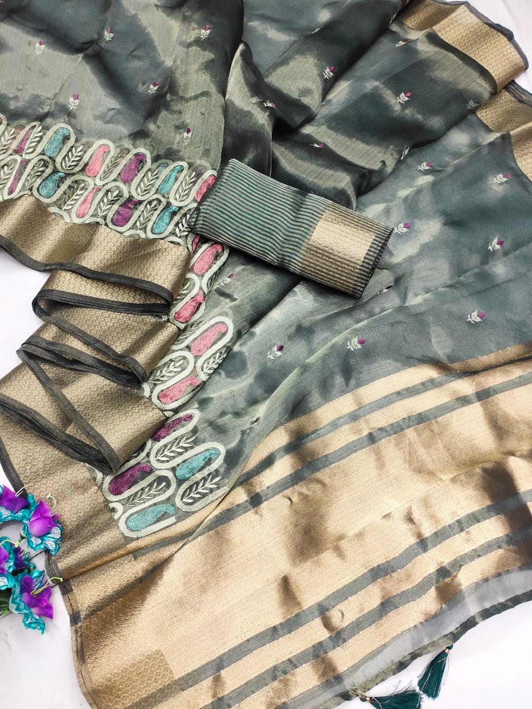 Ethnic Motifs Zari Woven Design Banarasi Saree