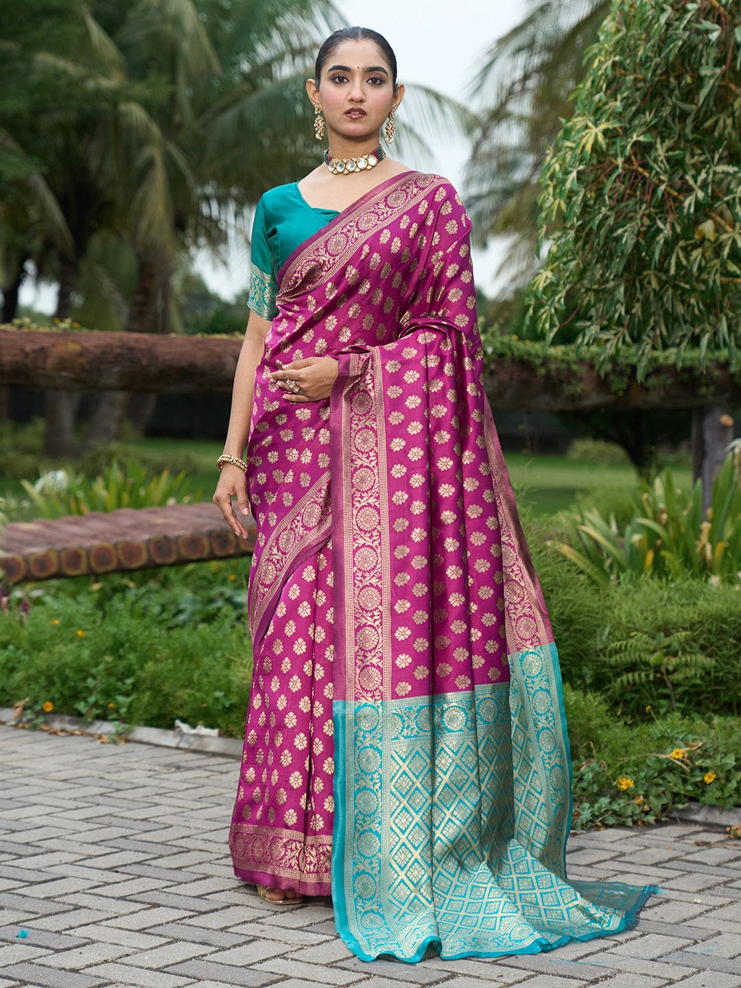 Varanga Women Woven Design Zari Silk Blend Banarasi Saree