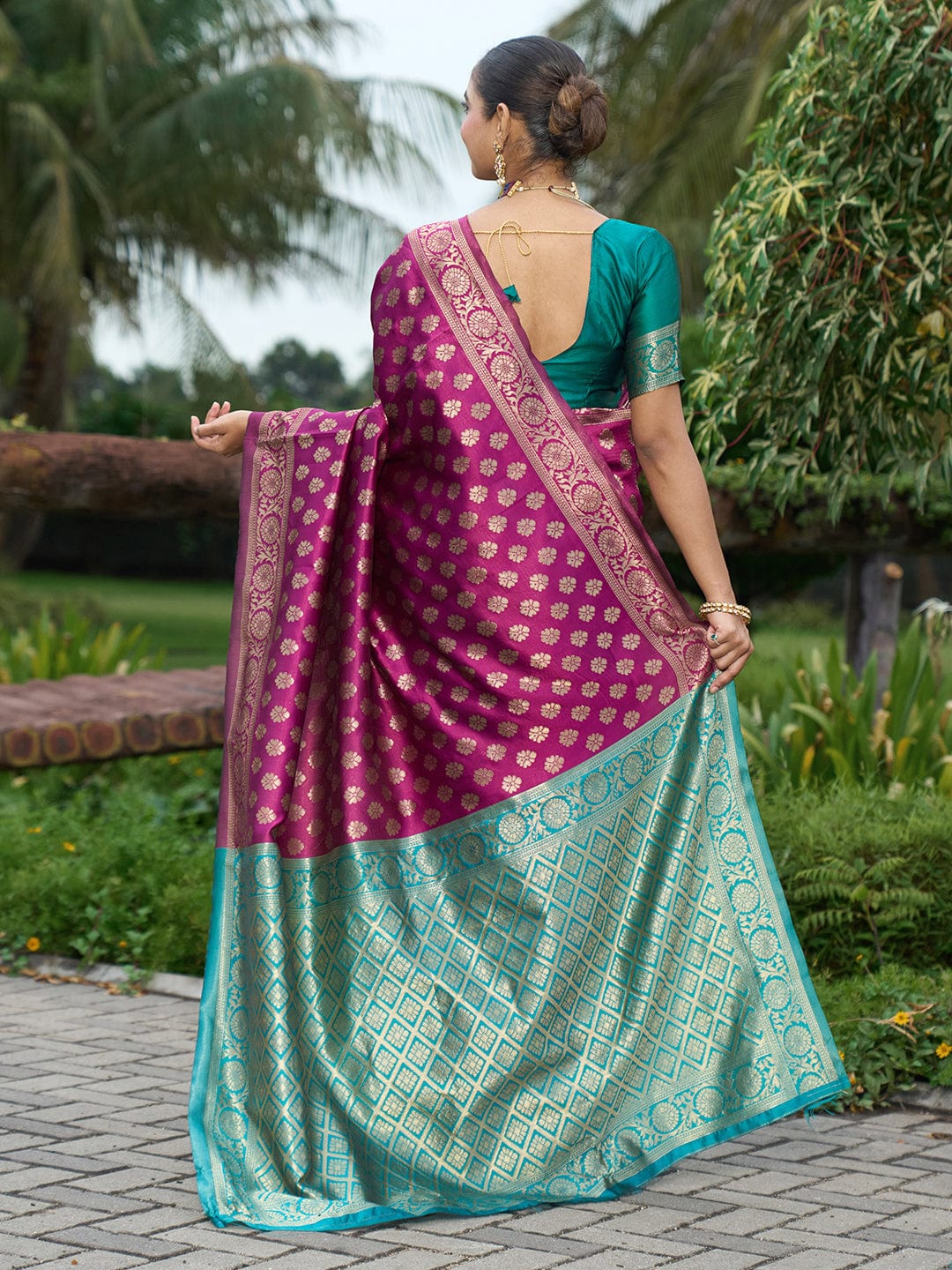 Varanga Women Woven Design Zari Silk Blend Banarasi Saree