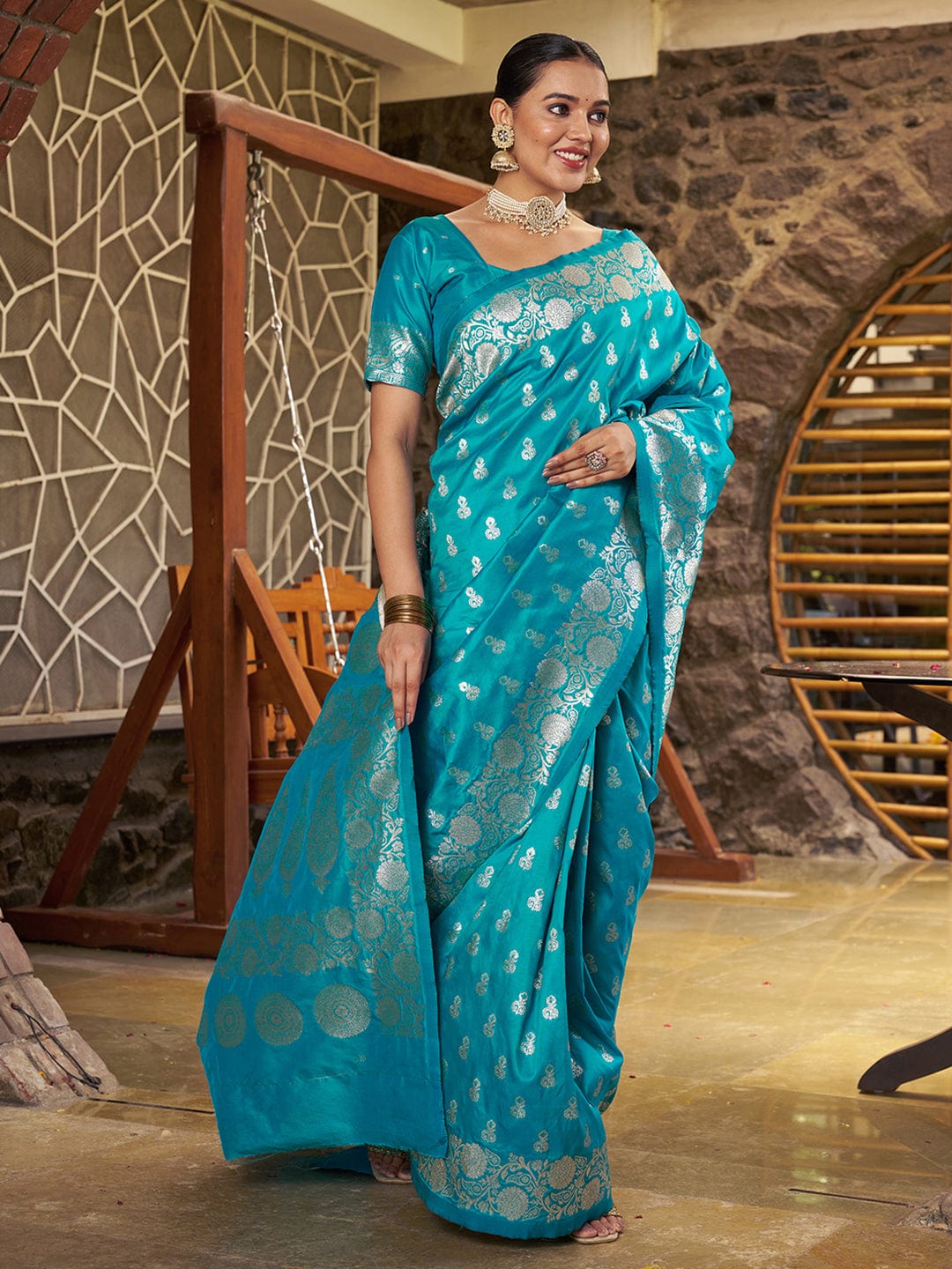 Varanga Women Woven Design Zari Silk Blend Banarasi Saree