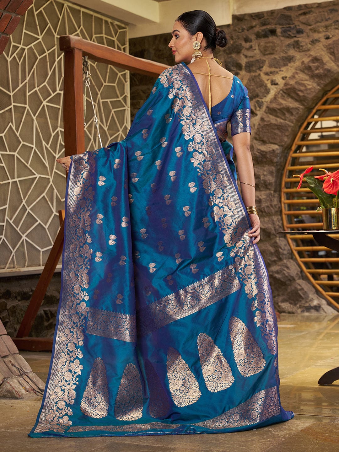 Varanga Women Woven Design Zari Silk Blend Banarasi Saree