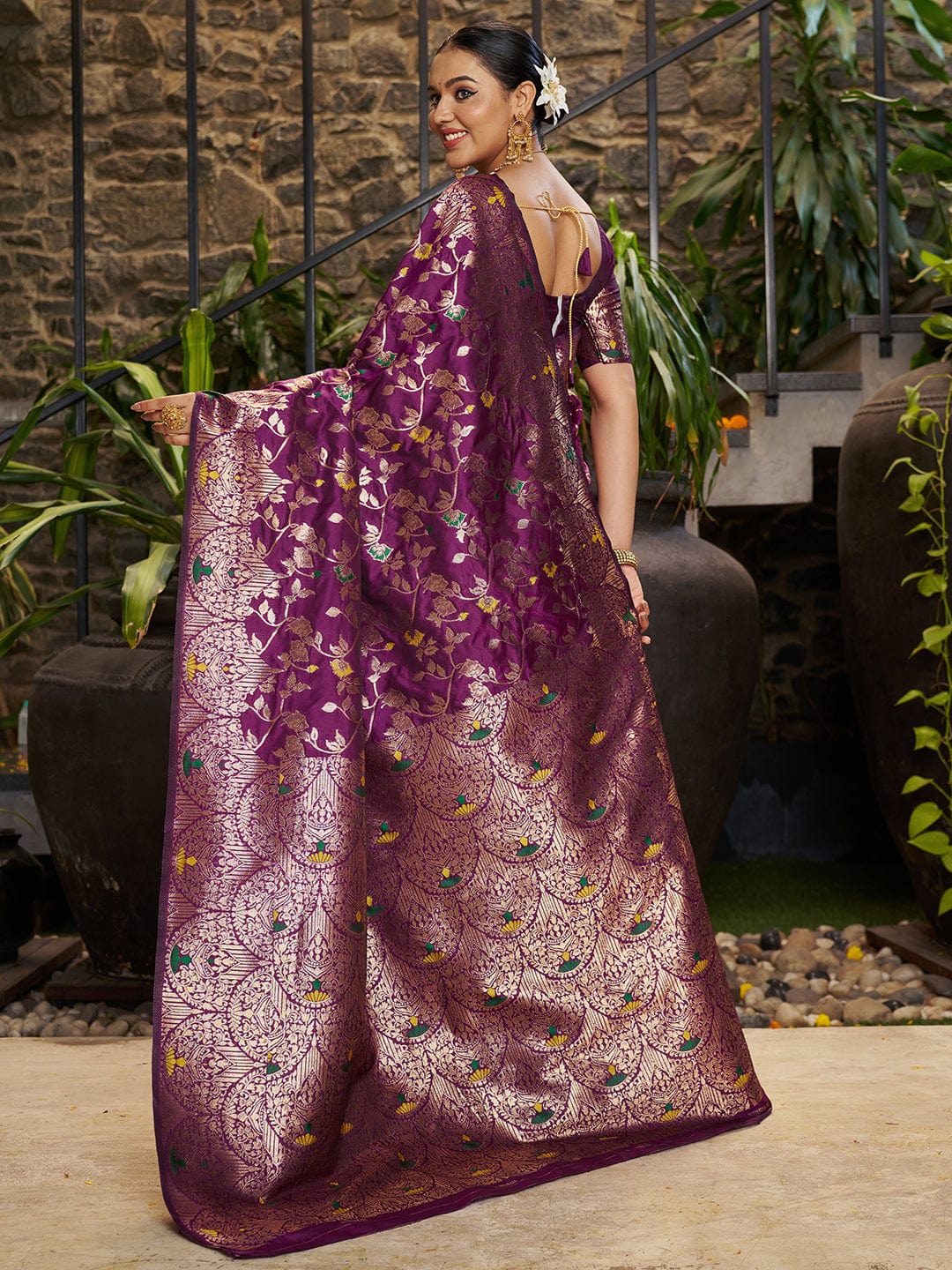 Varanga Women Woven Design Zari Silk Blend Banarasi Saree