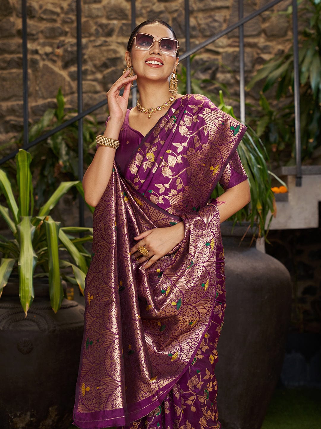 Varanga Women Woven Design Zari Silk Blend Banarasi Saree