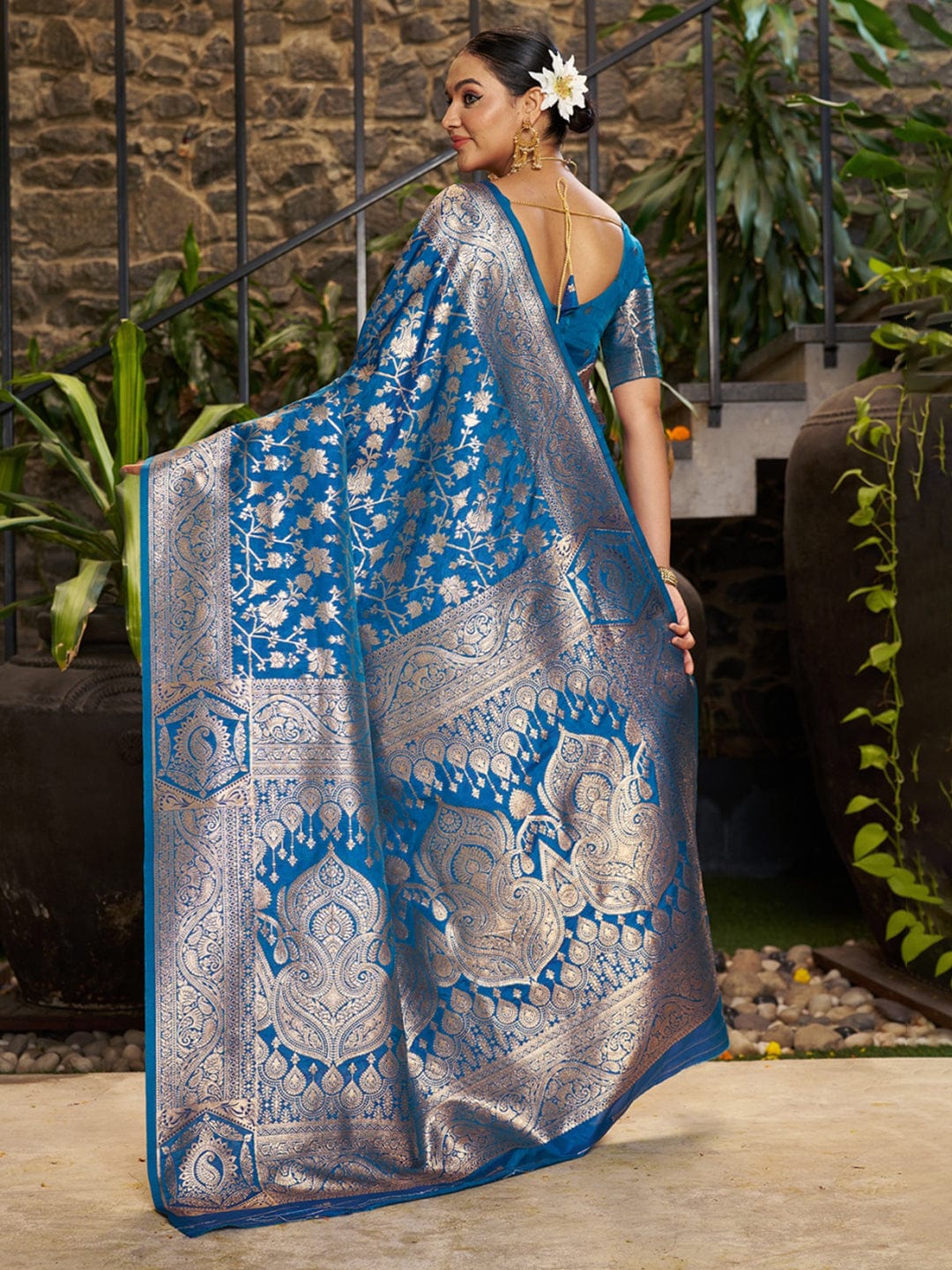 Varanga Women Woven Design Zari Silk Blend Banarasi Saree