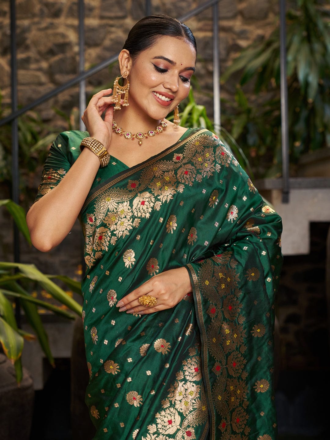 Varanga Women Woven Design Zari Silk Blend Banarasi Saree