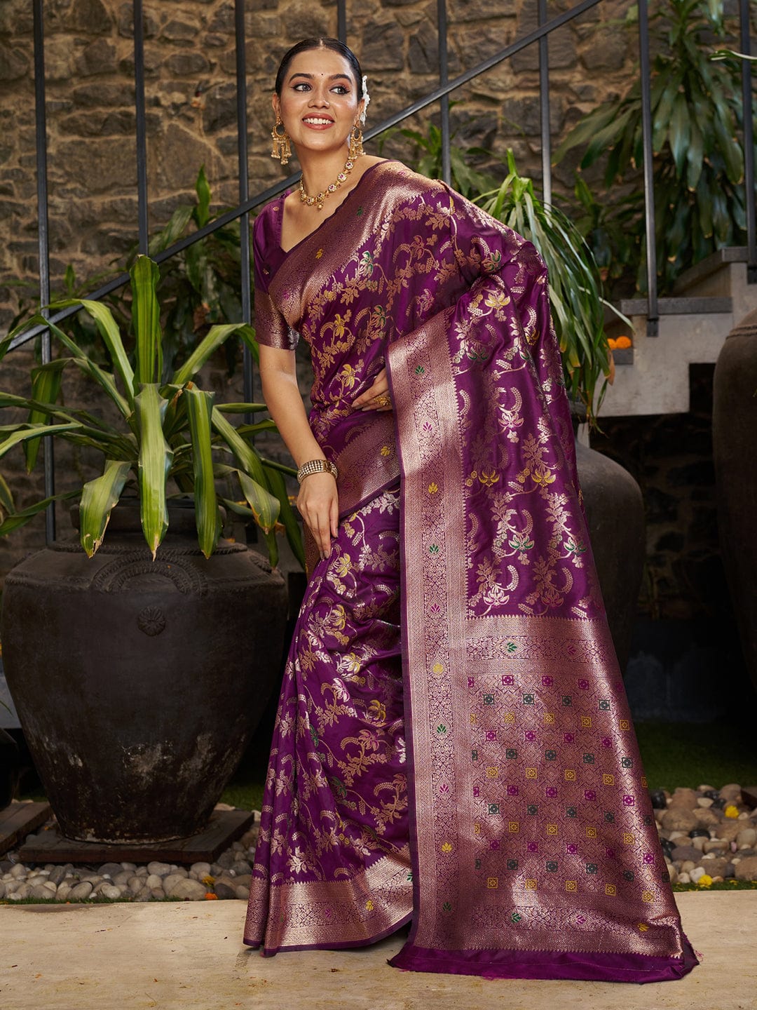 Varanga Women Woven Design Zari Silk Blend Banarasi Saree